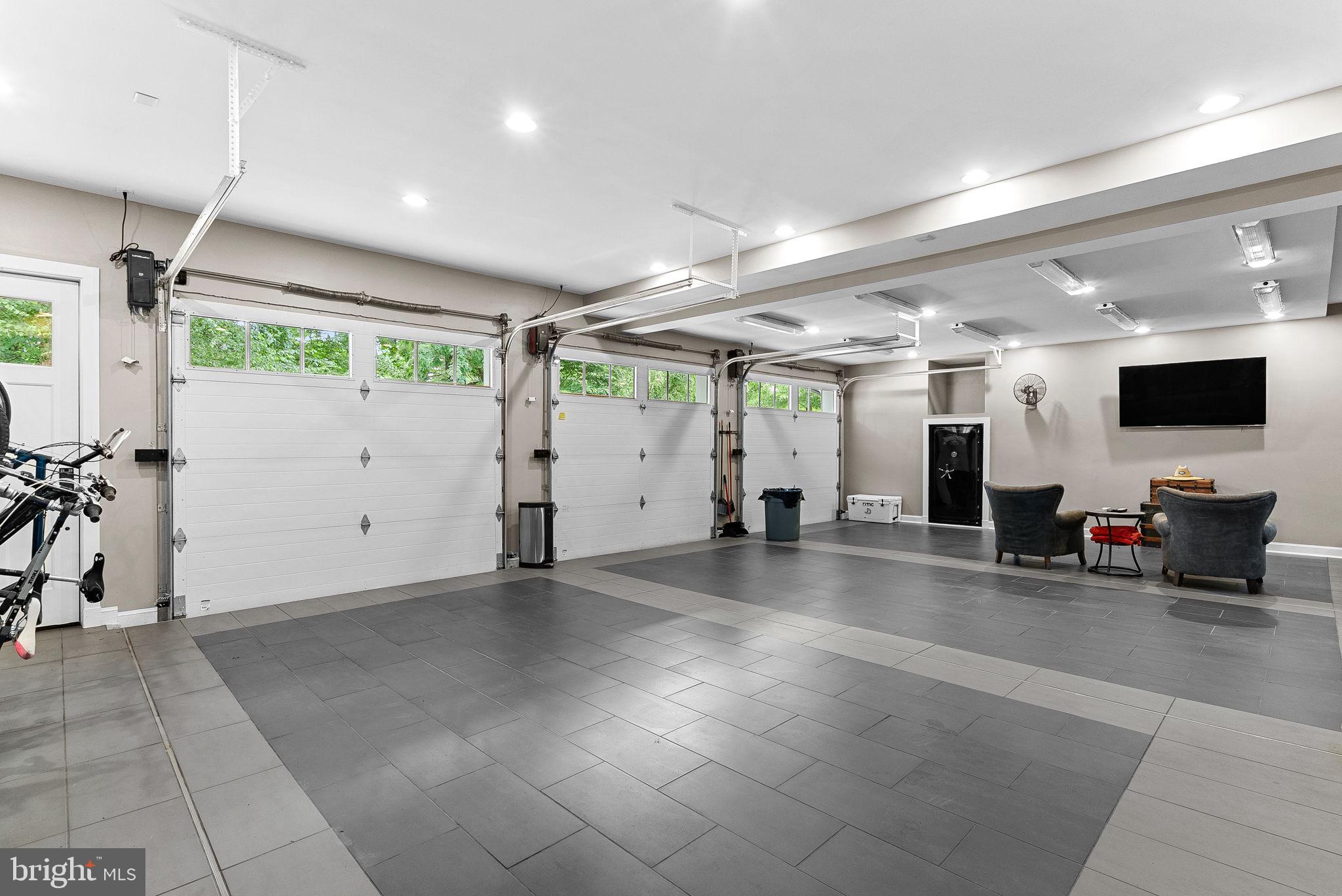 WESTHAMPTON - Residential