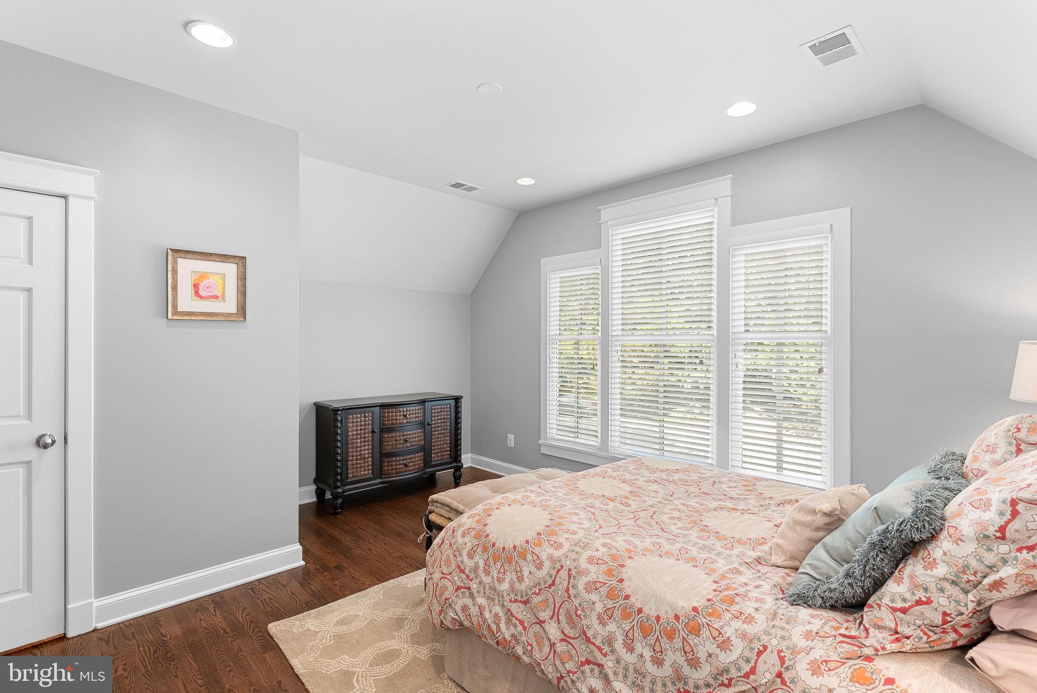 WESTHAMPTON - Residential