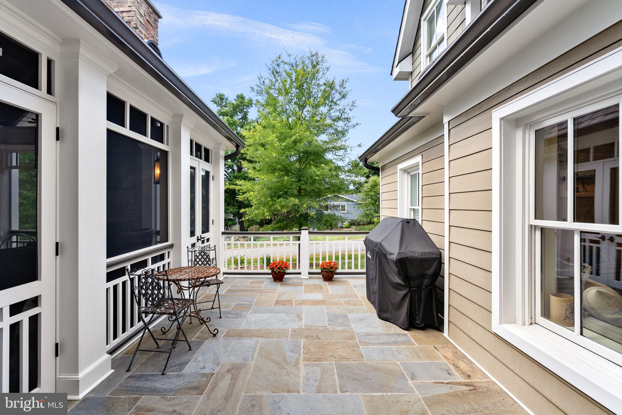 WESTHAMPTON - Residential