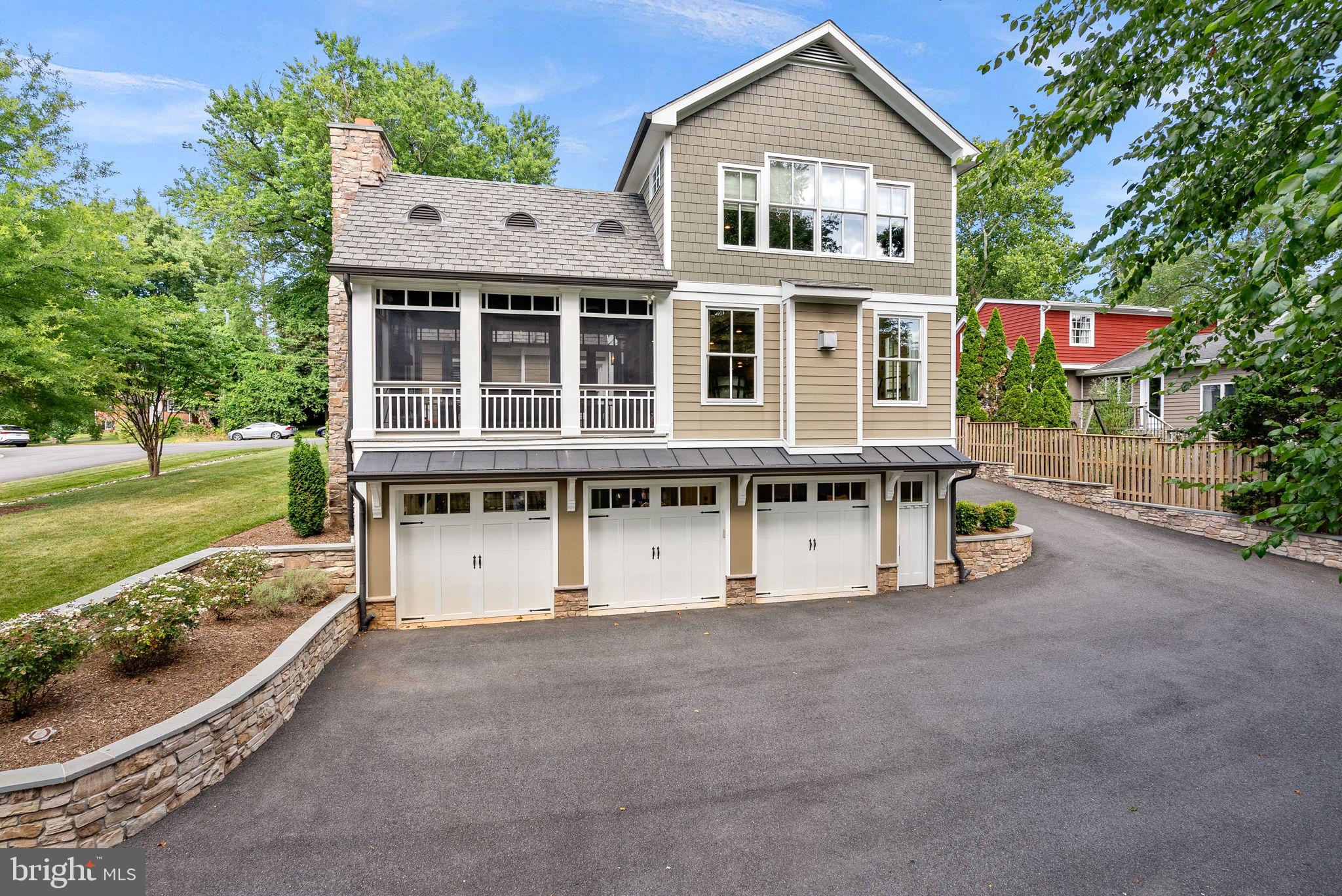 WESTHAMPTON - Residential