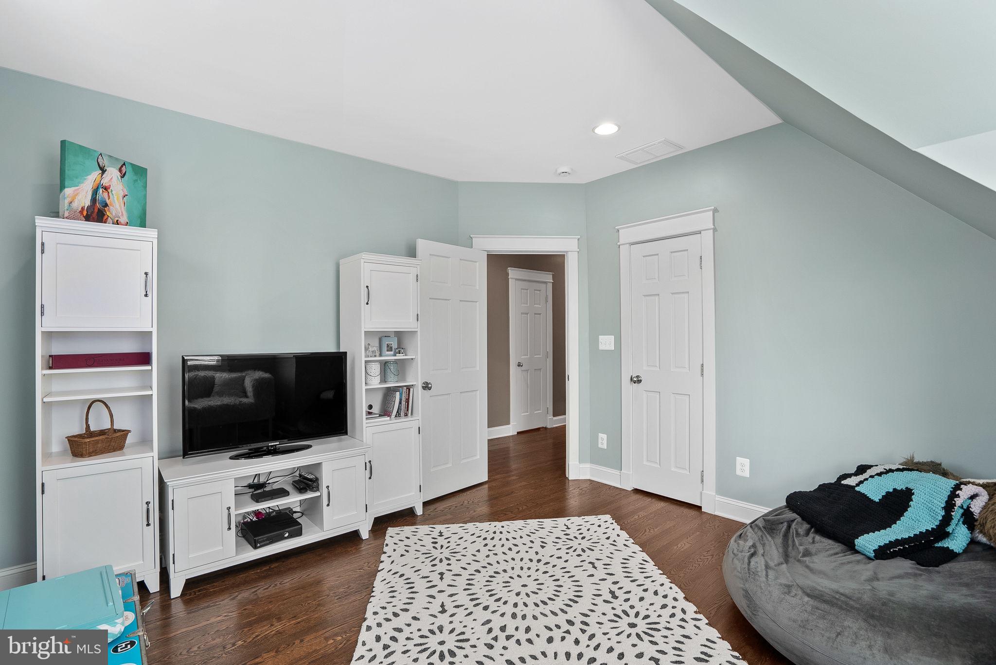 WESTHAMPTON - Residential