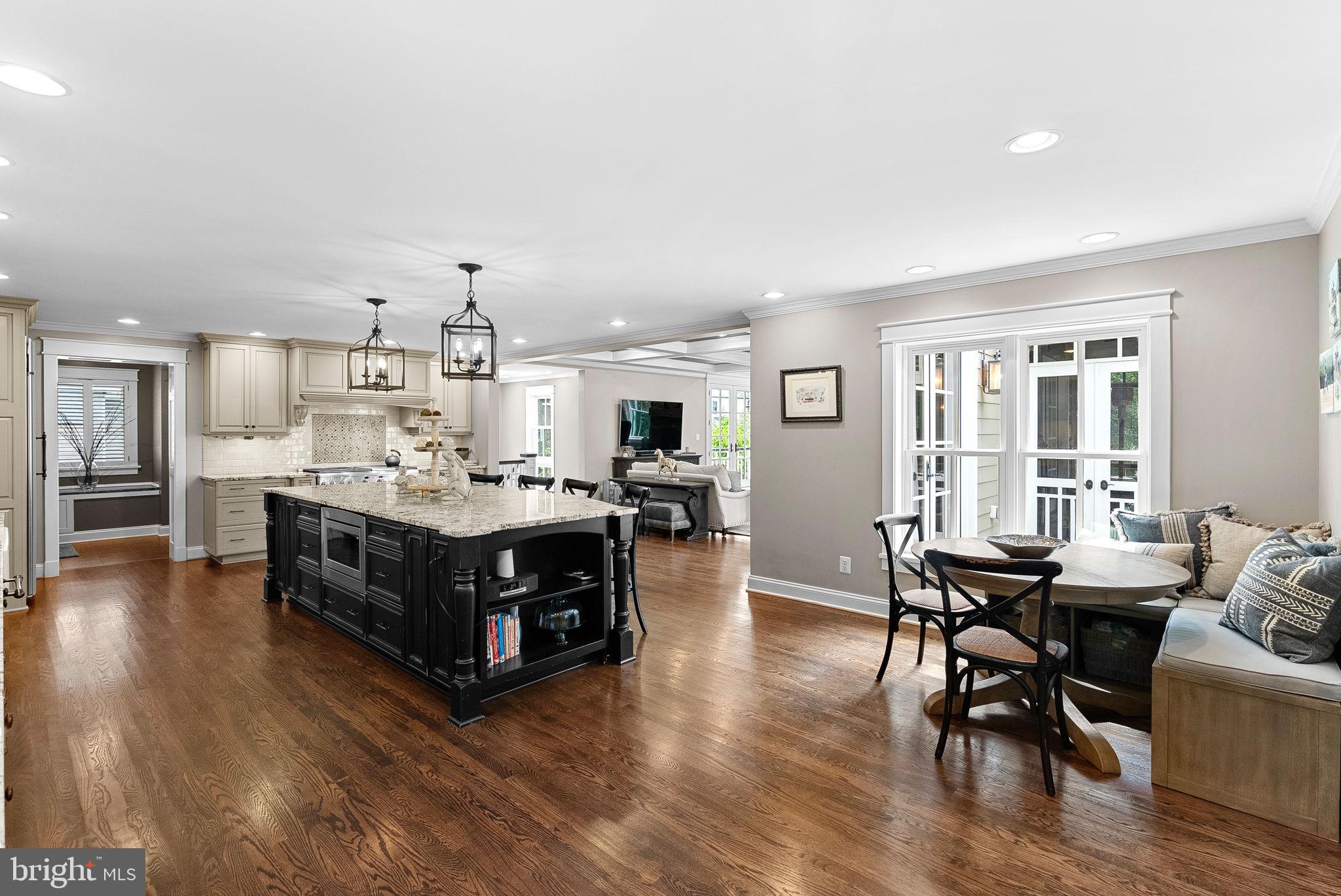 WESTHAMPTON - Residential