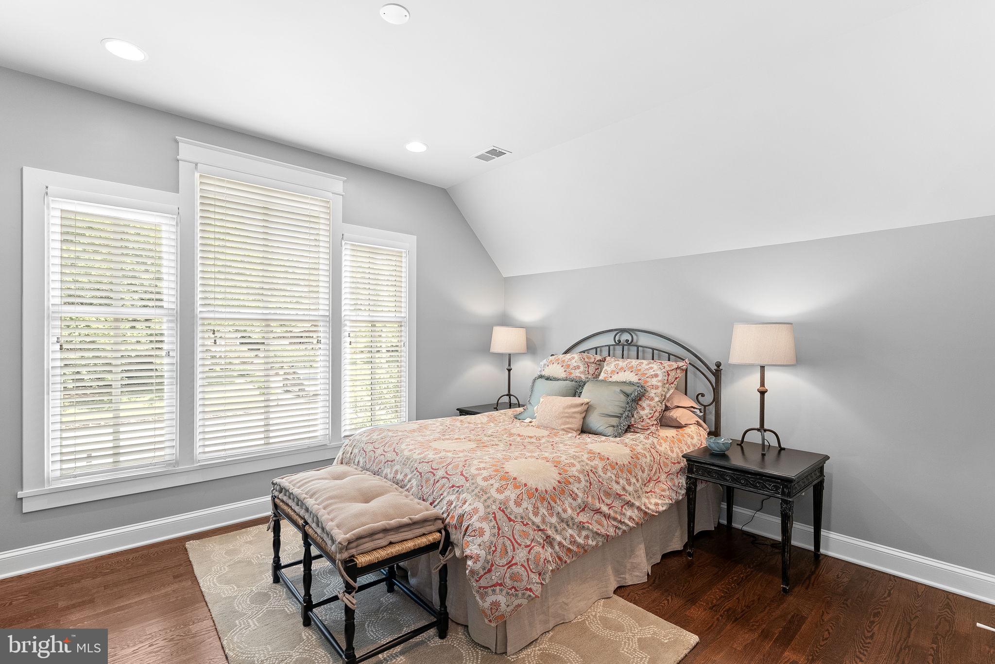 WESTHAMPTON - Residential