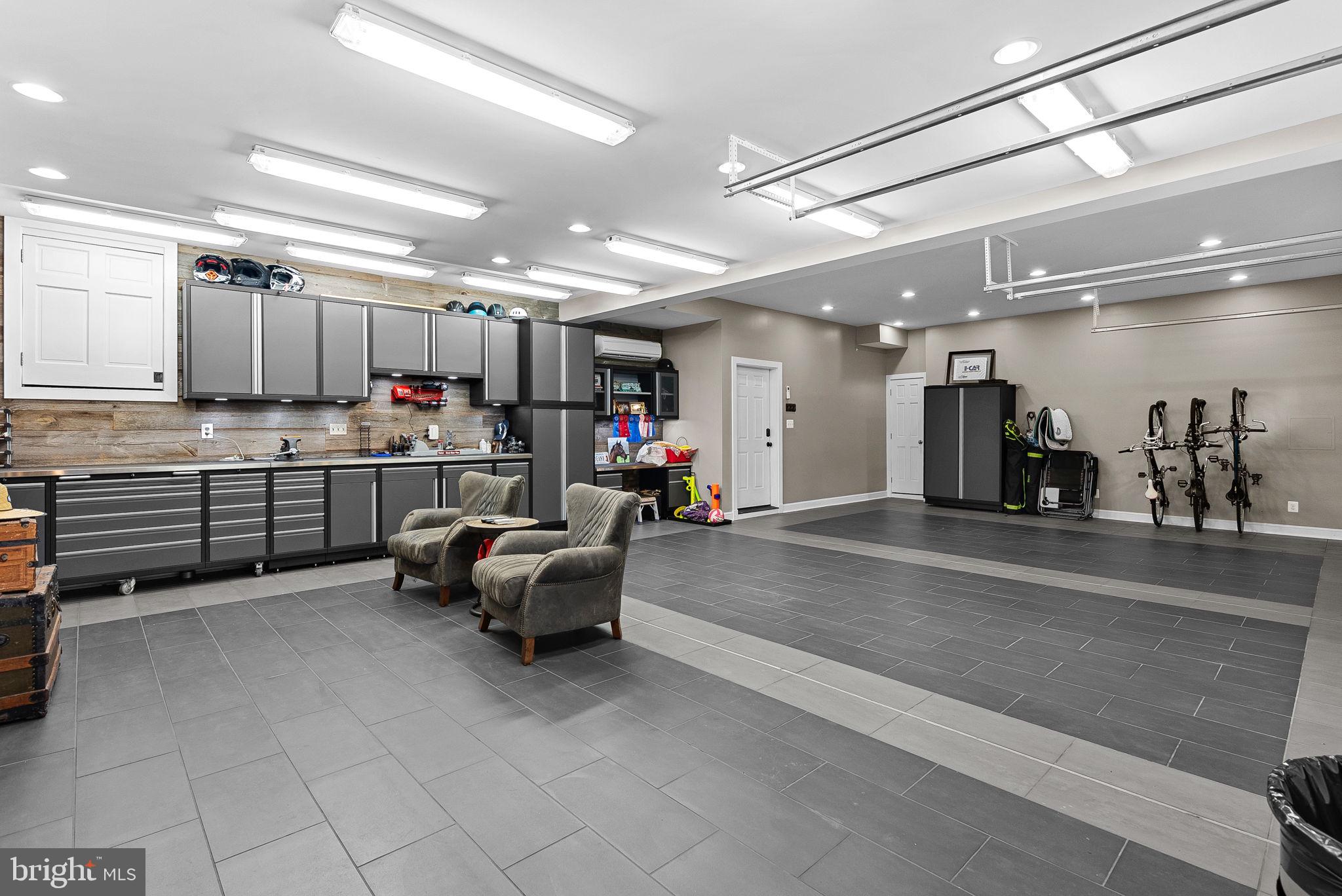 WESTHAMPTON - Residential