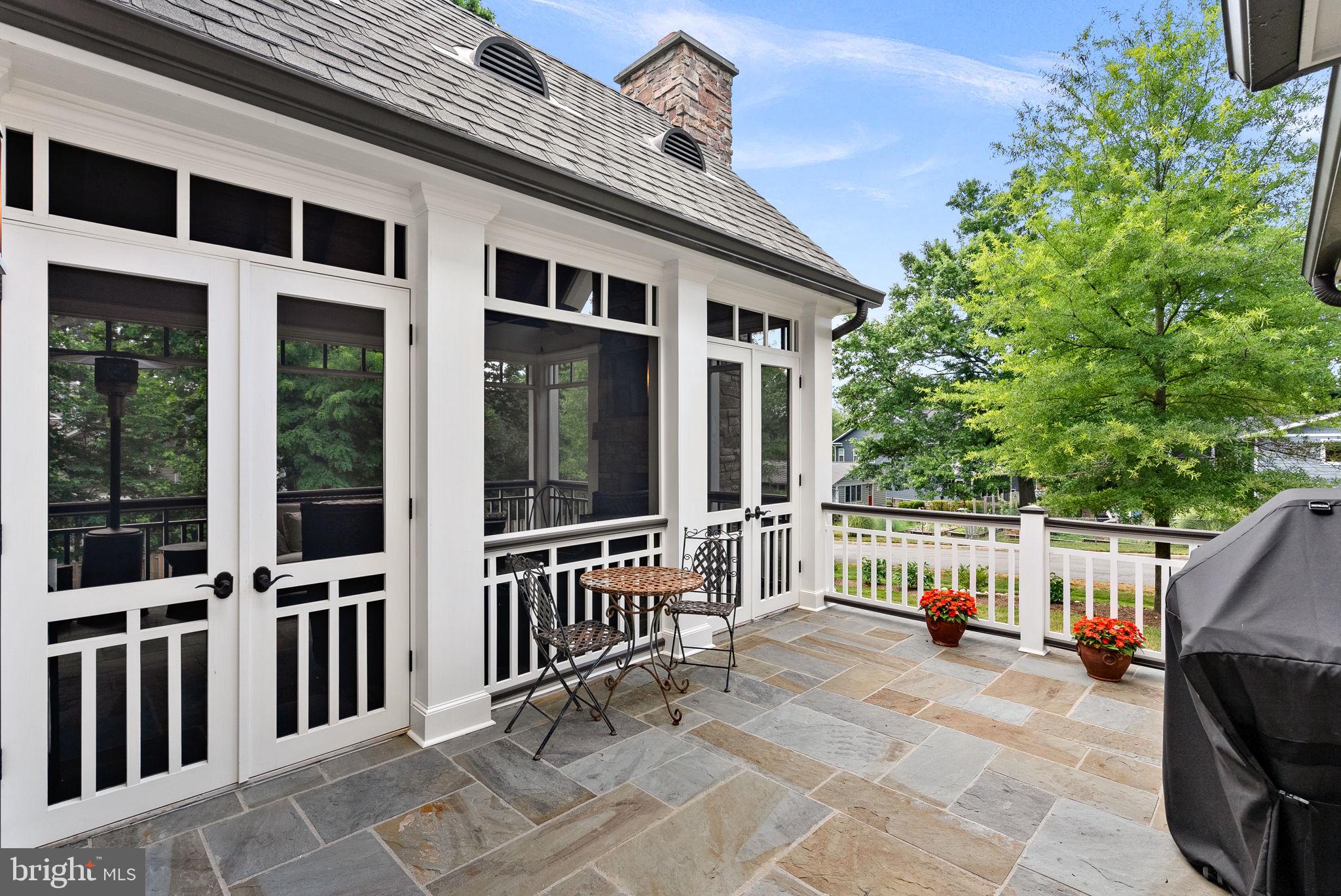 WESTHAMPTON - Residential