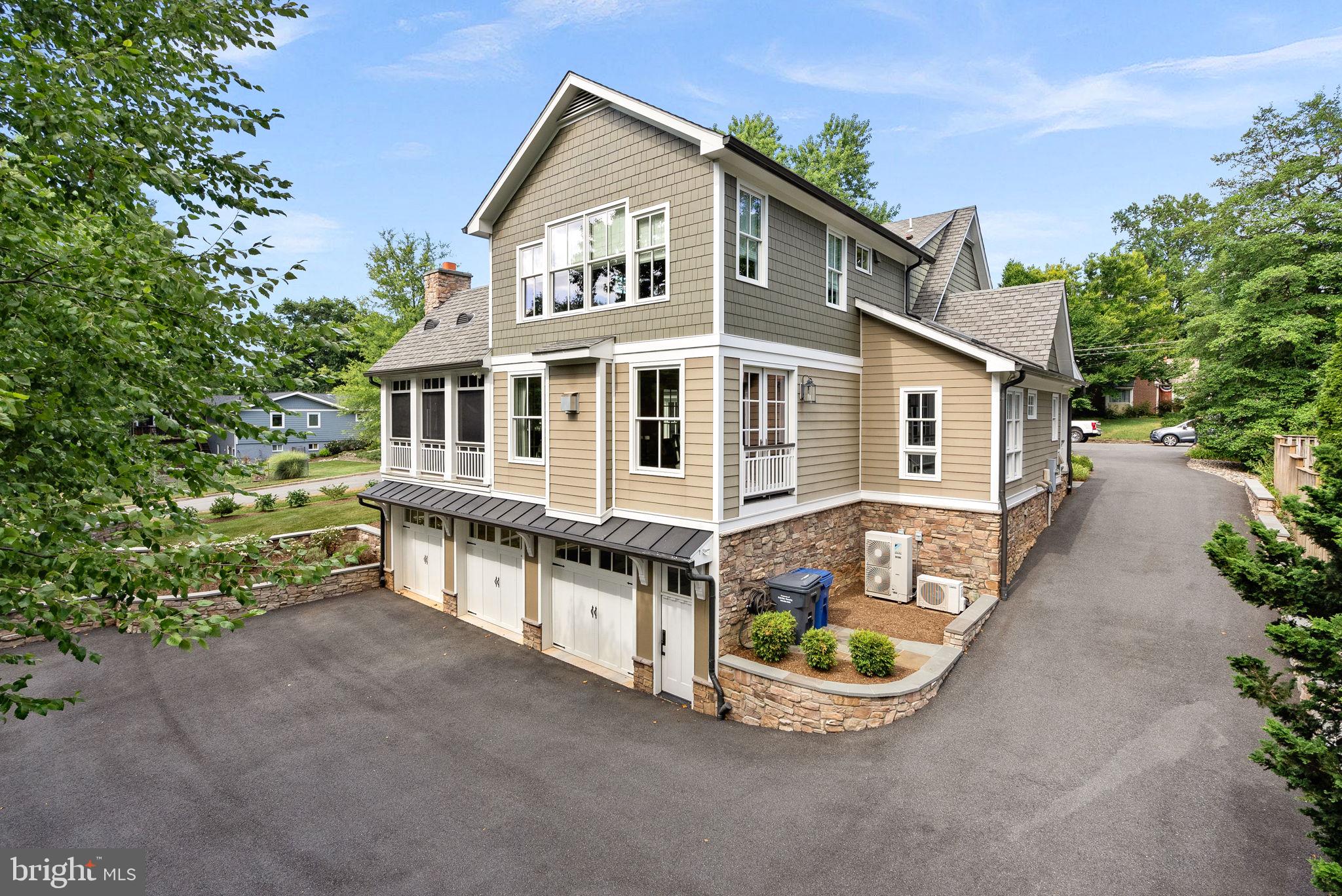 WESTHAMPTON - Residential