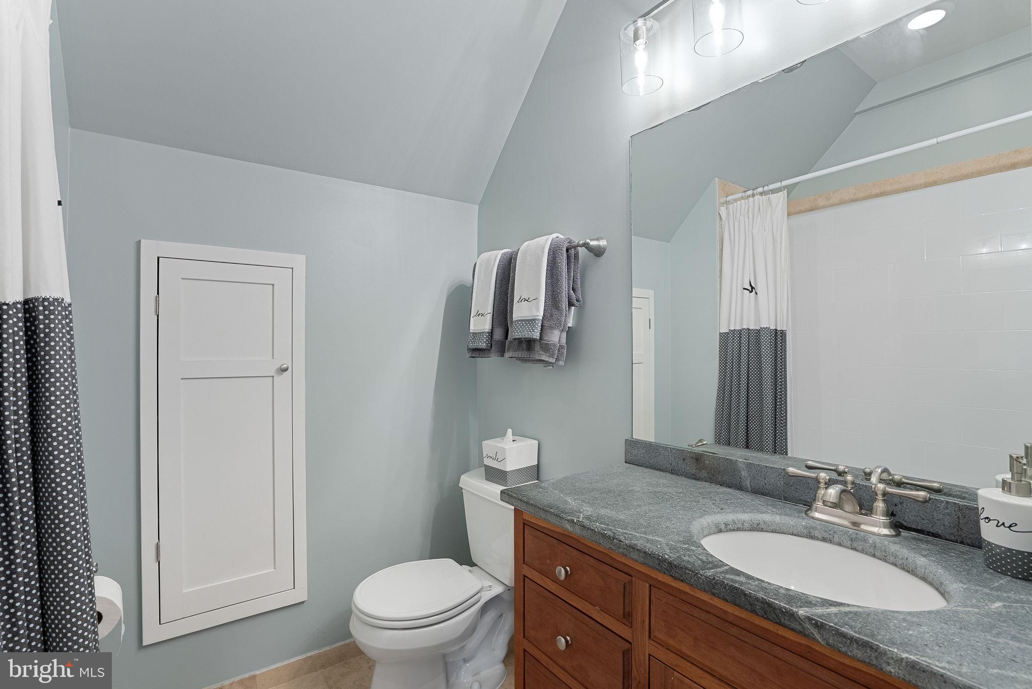 WESTHAMPTON - Residential