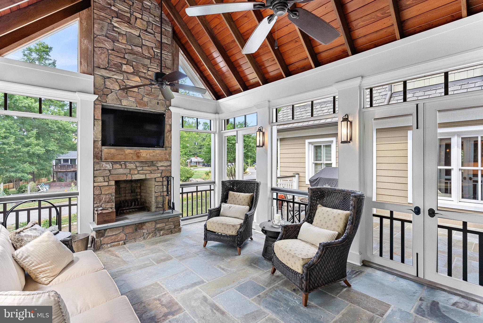 WESTHAMPTON - Residential