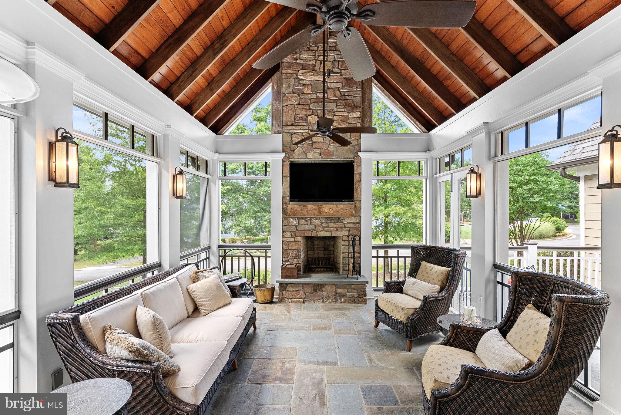 WESTHAMPTON - Residential