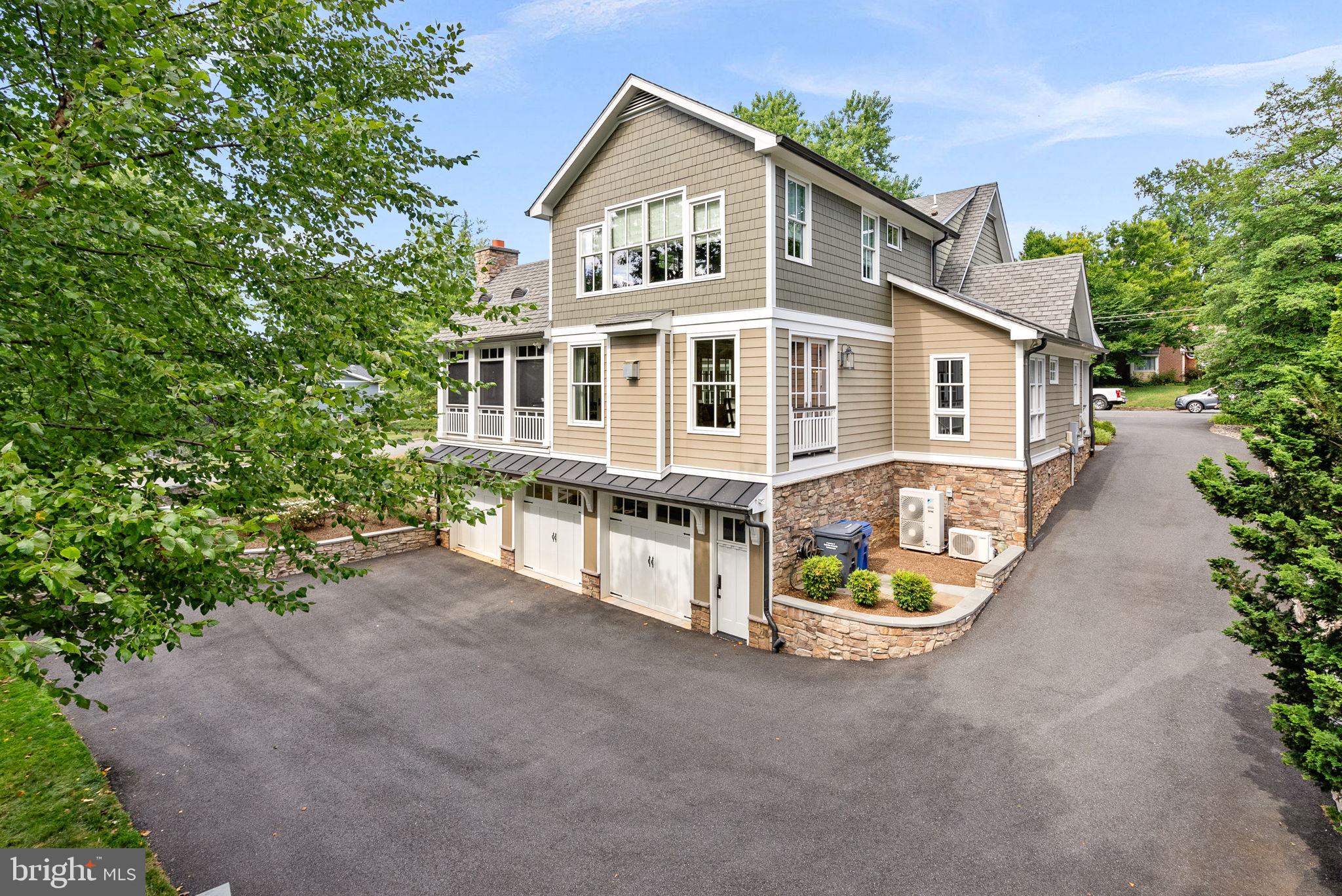 WESTHAMPTON - Residential