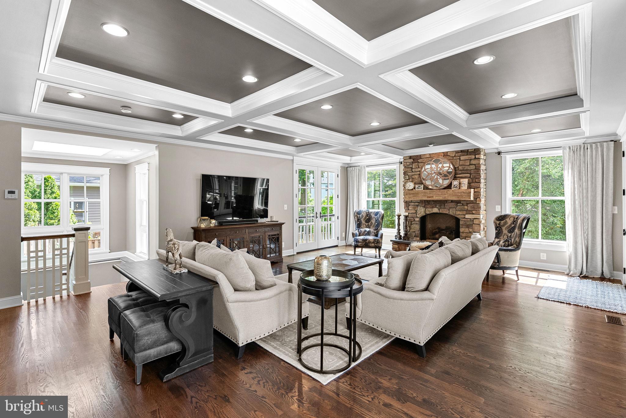 WESTHAMPTON - Residential