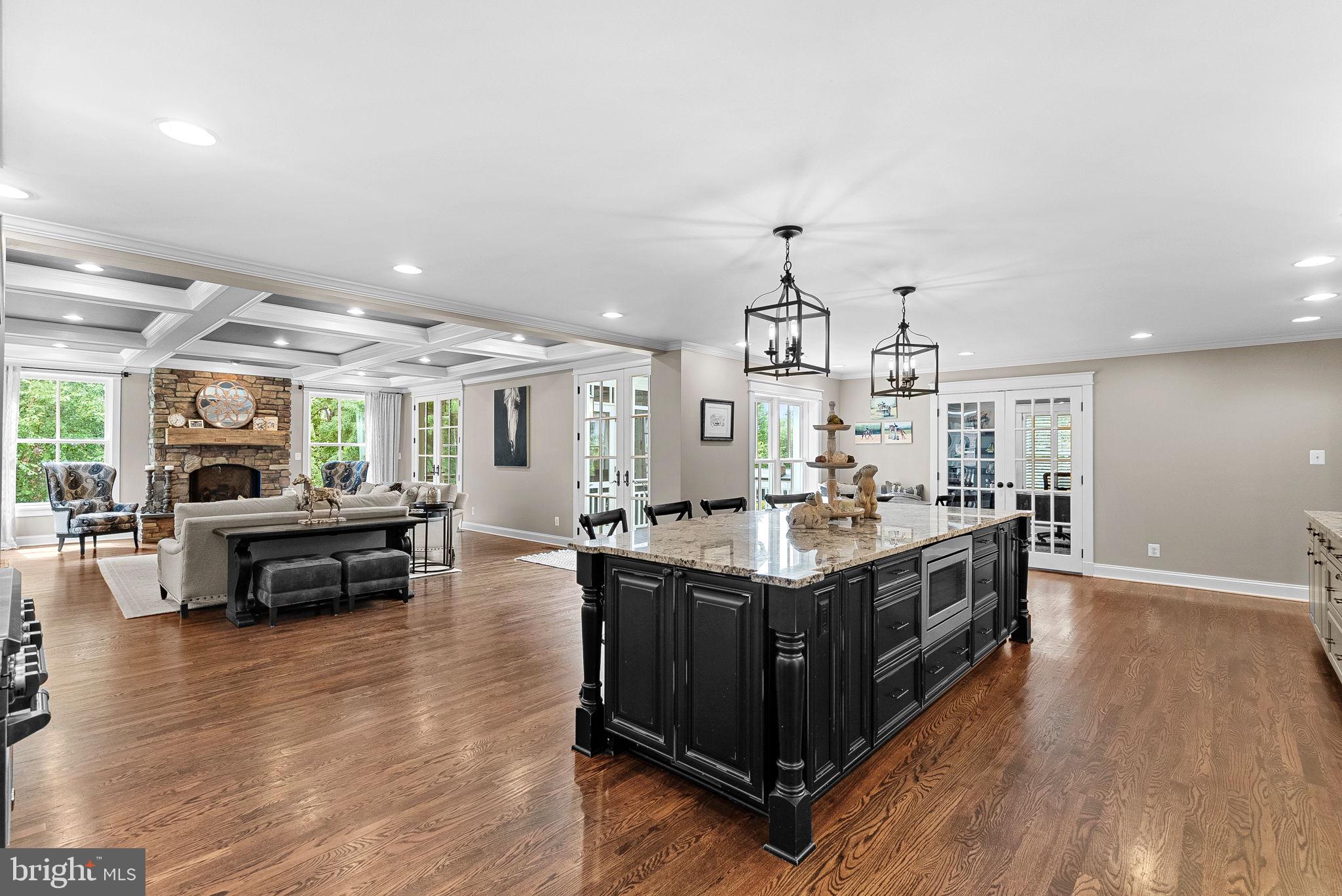 WESTHAMPTON - Residential