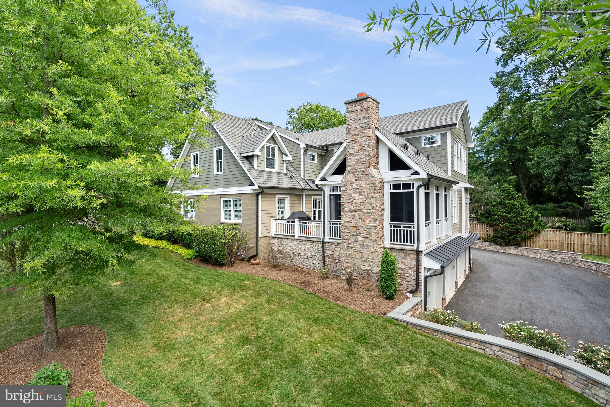 WESTHAMPTON - Residential