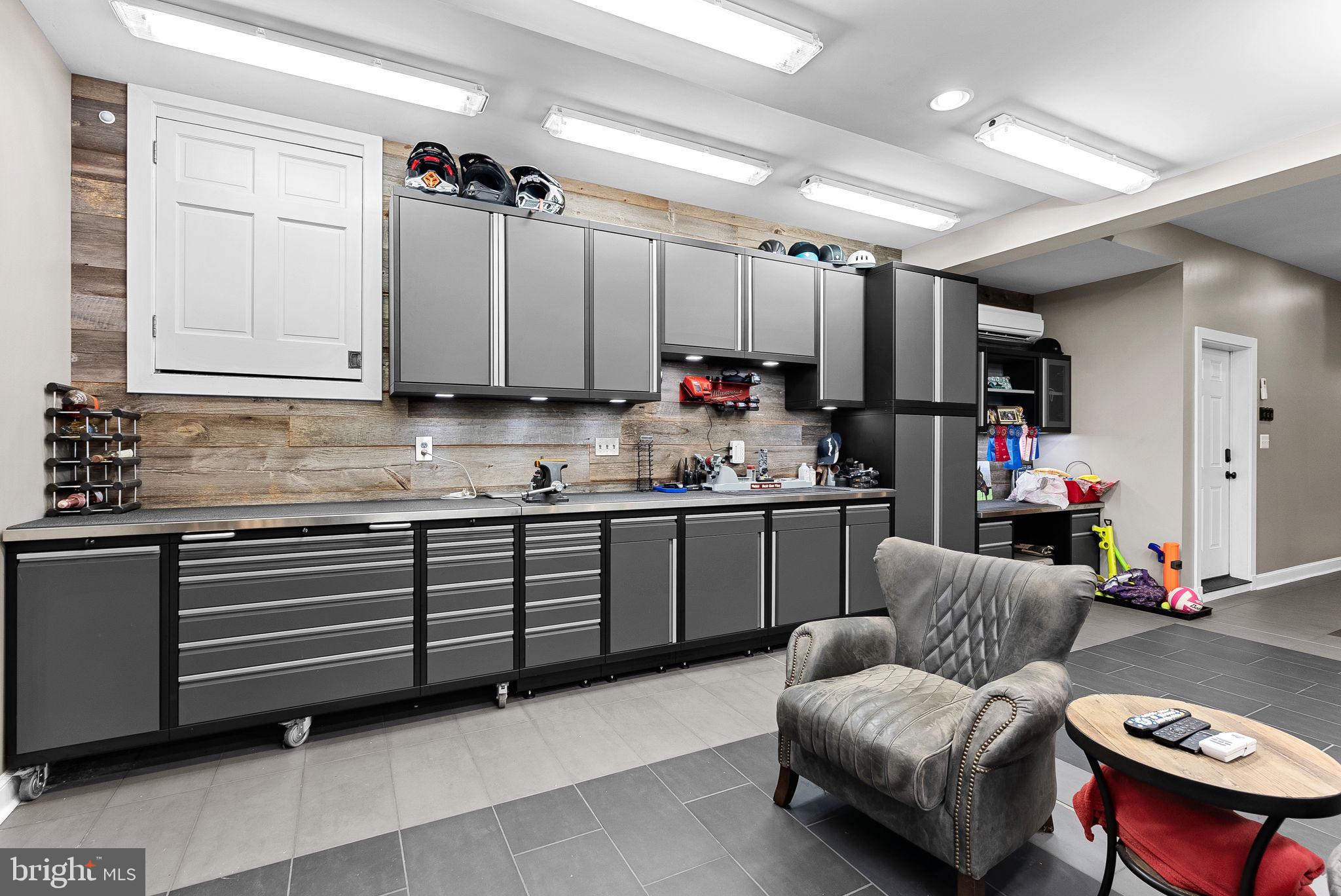 WESTHAMPTON - Residential