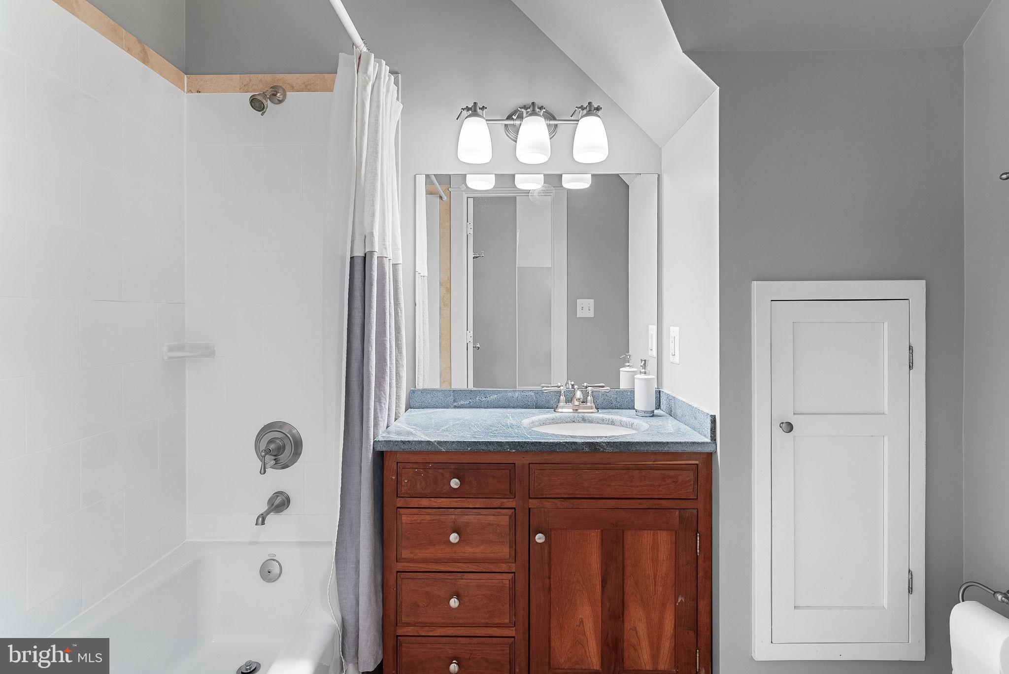 WESTHAMPTON - Residential