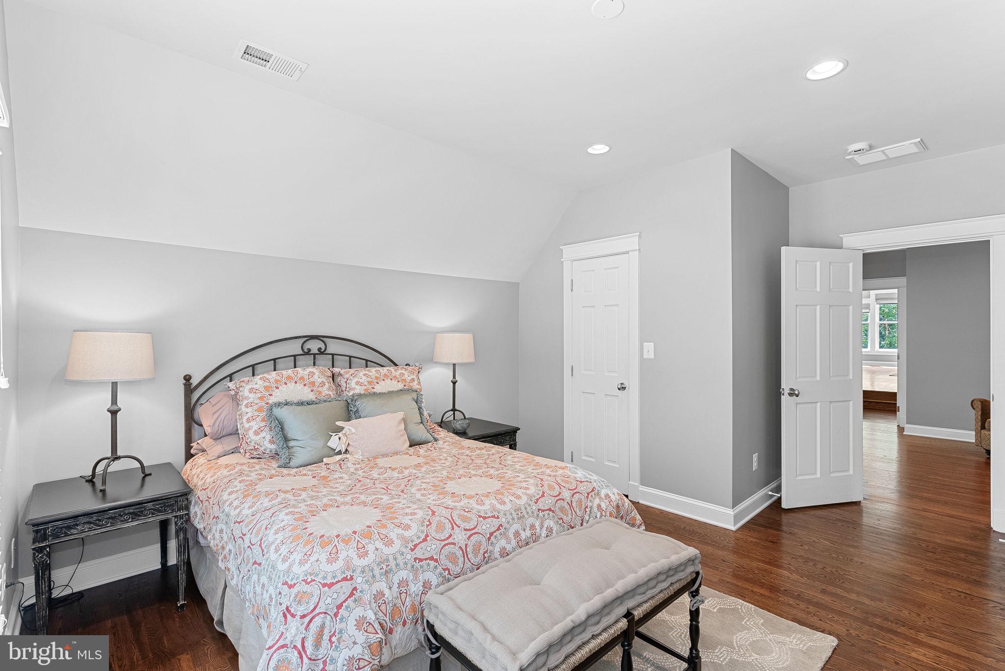 WESTHAMPTON - Residential