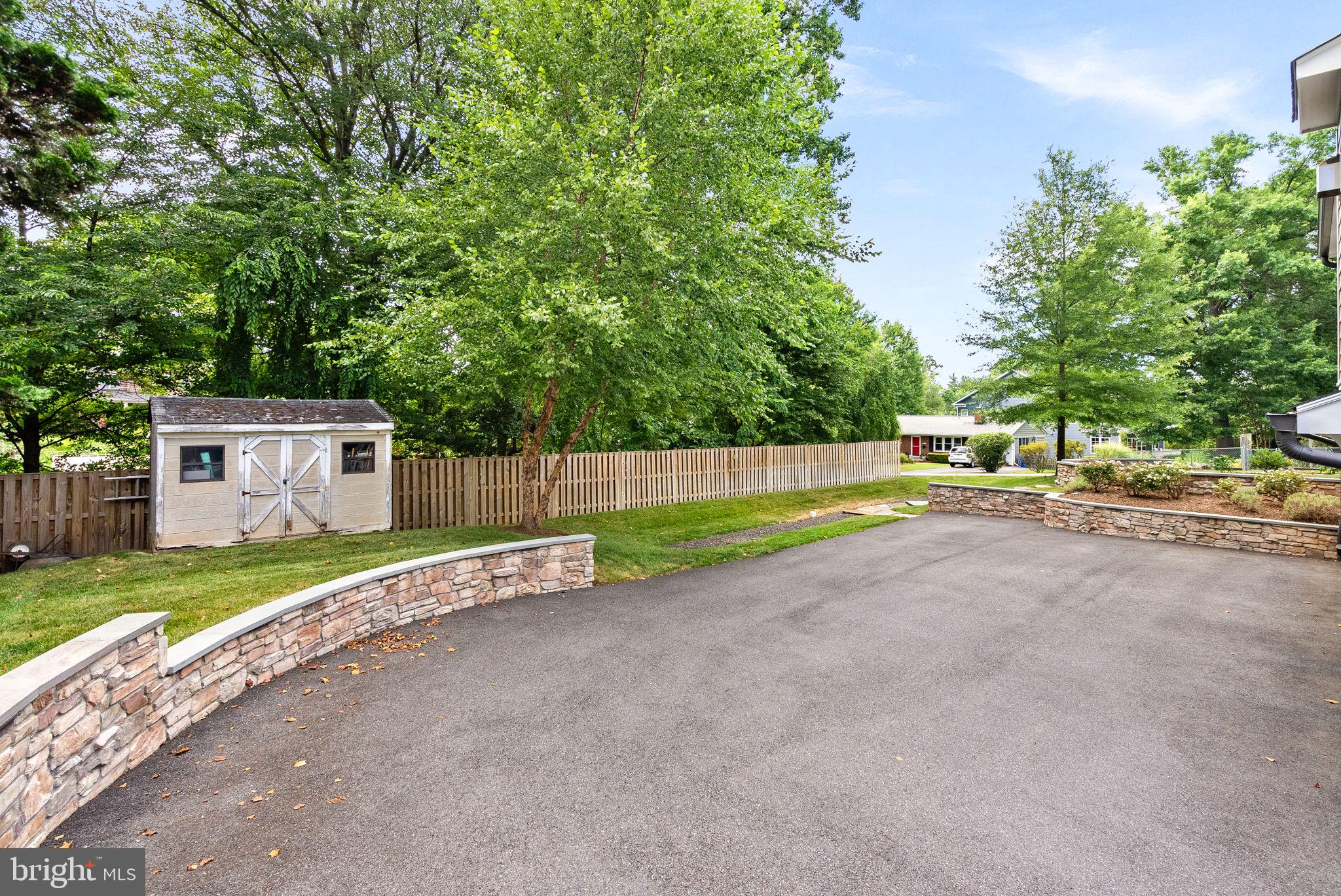 WESTHAMPTON - Residential