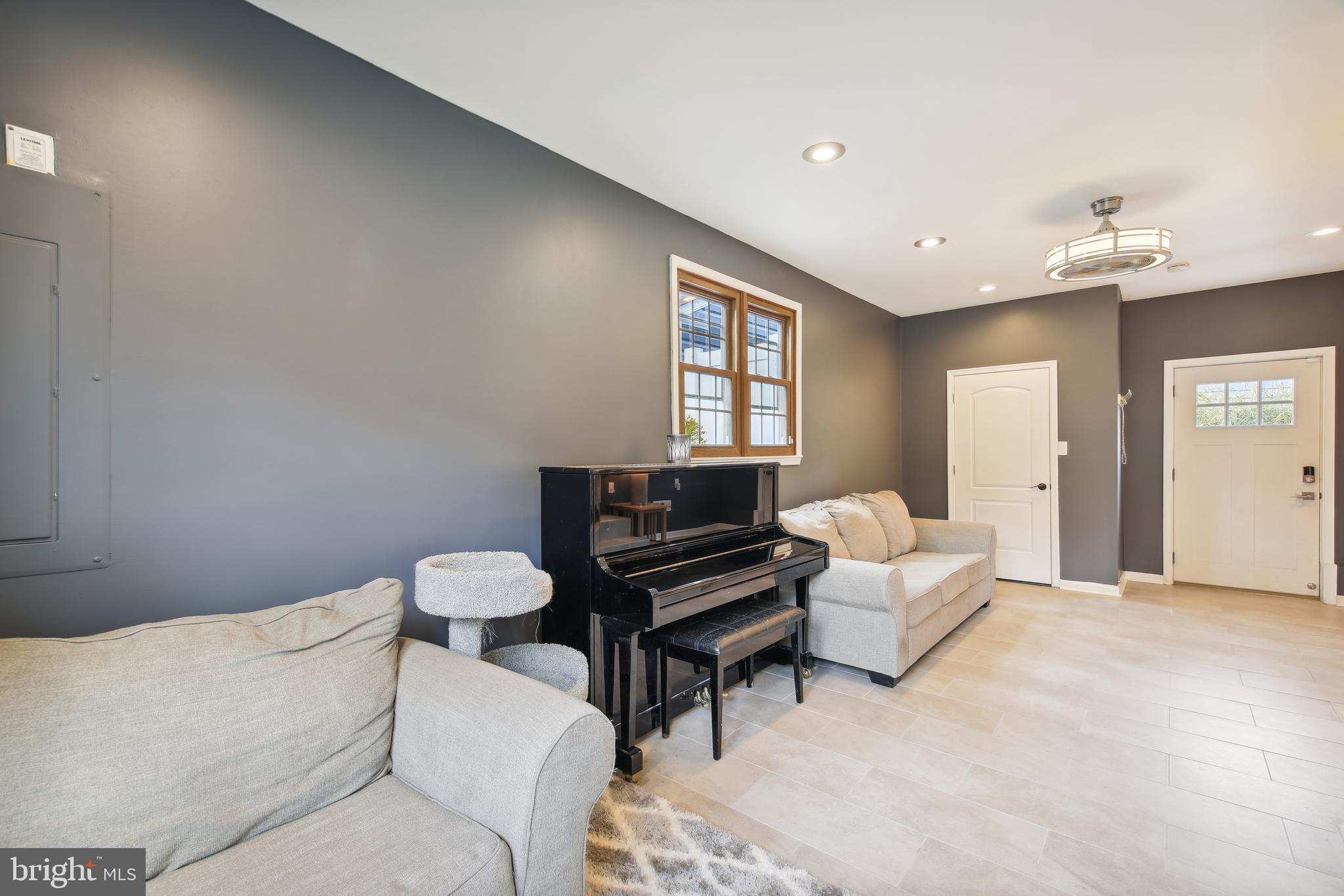 CRESTWOOD - Residential