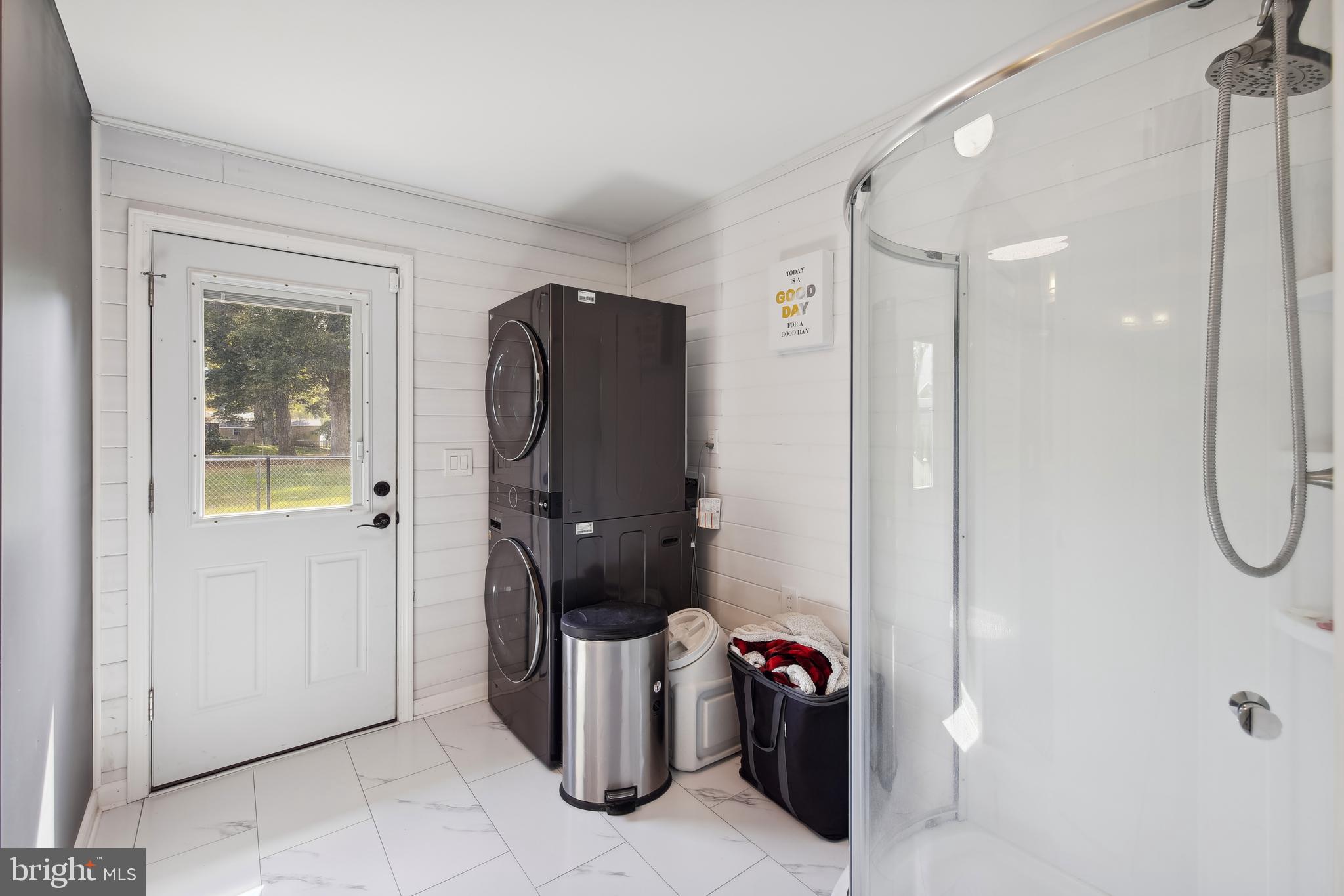 CRESTWOOD - Residential