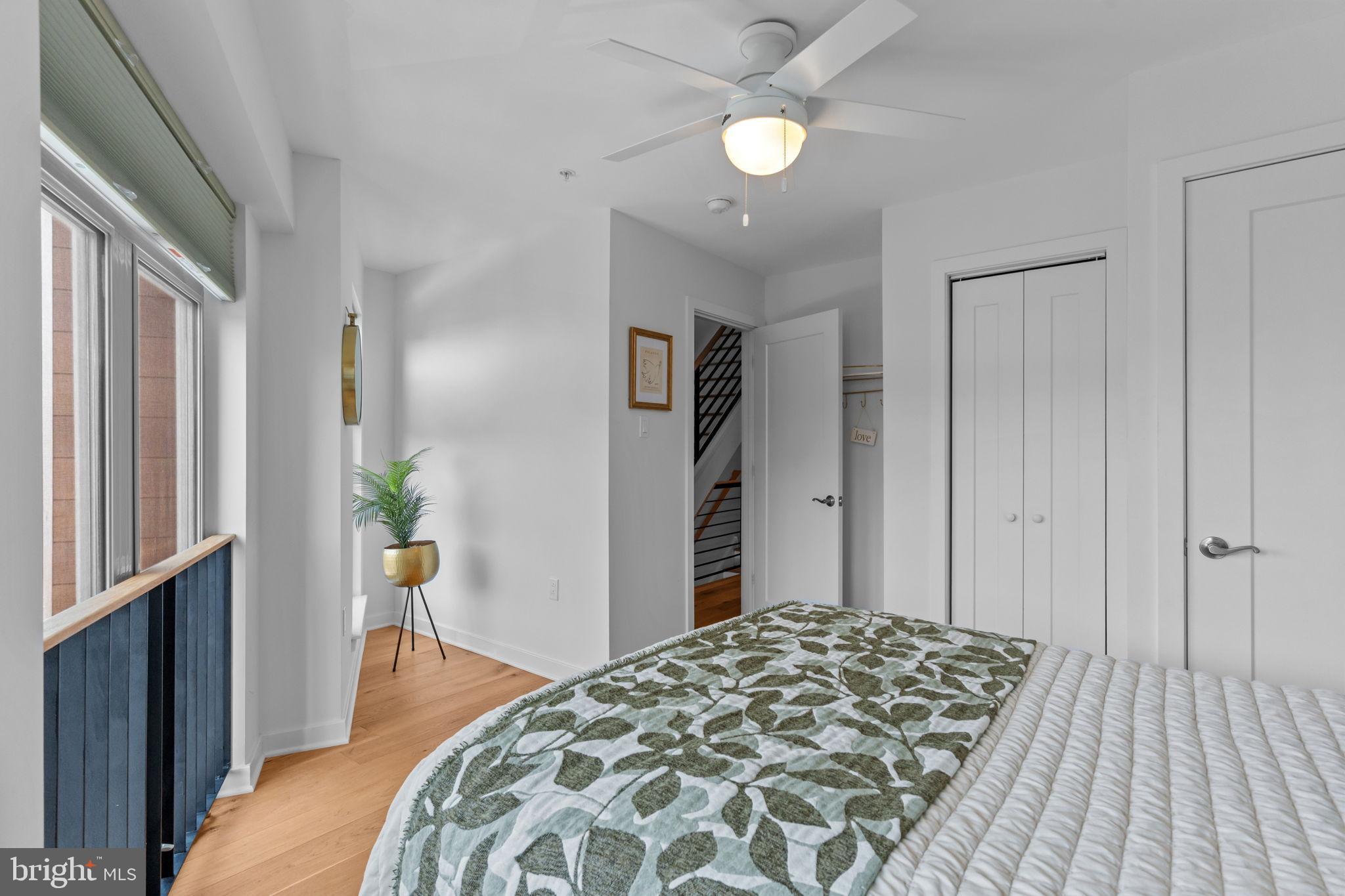 QUEEN VILLAGE - Residential