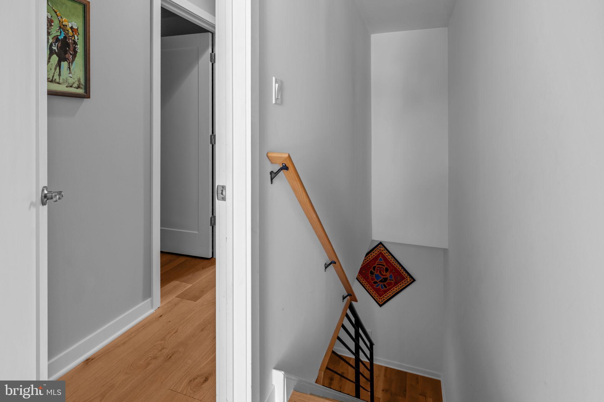 QUEEN VILLAGE - Residential