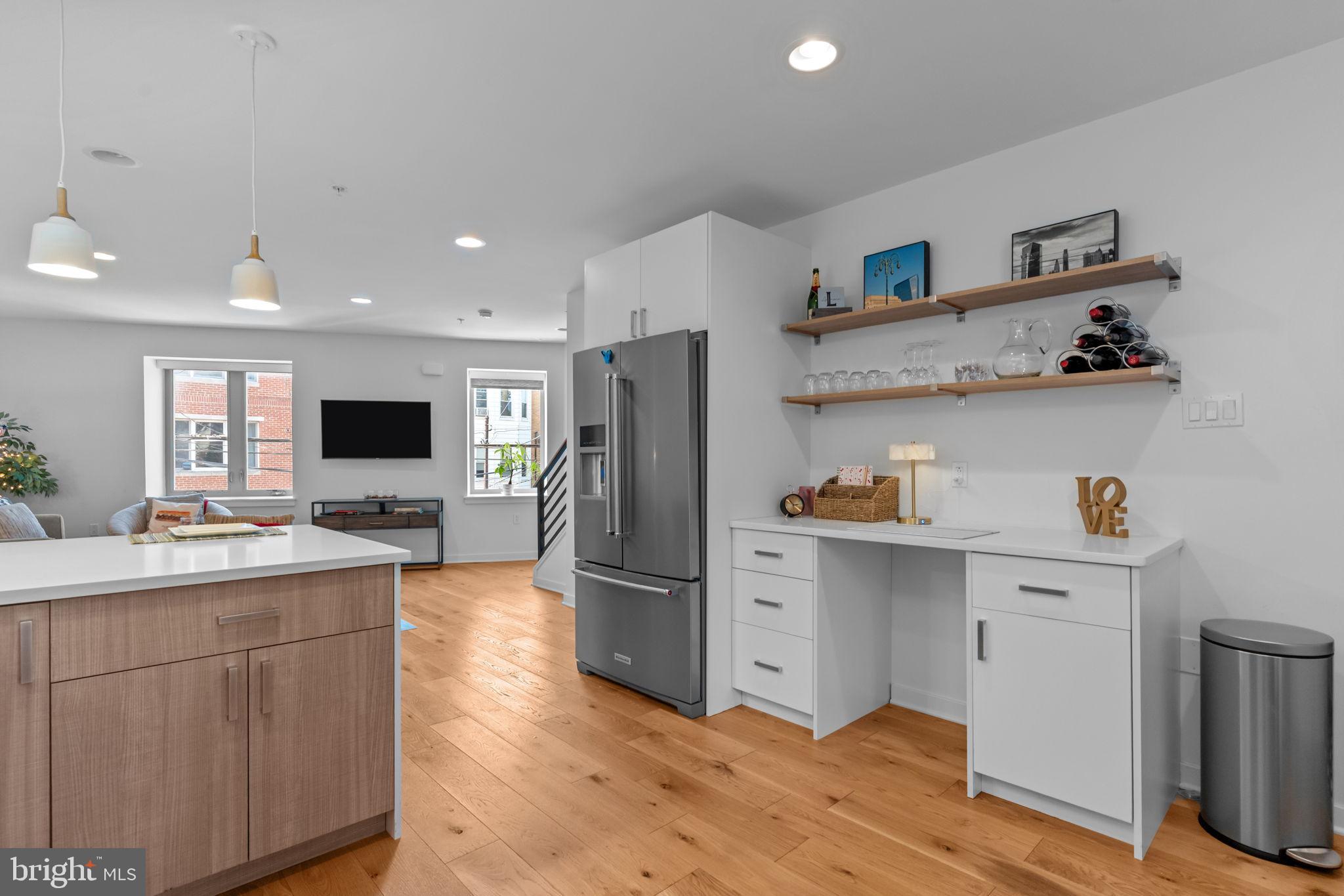 QUEEN VILLAGE - Residential