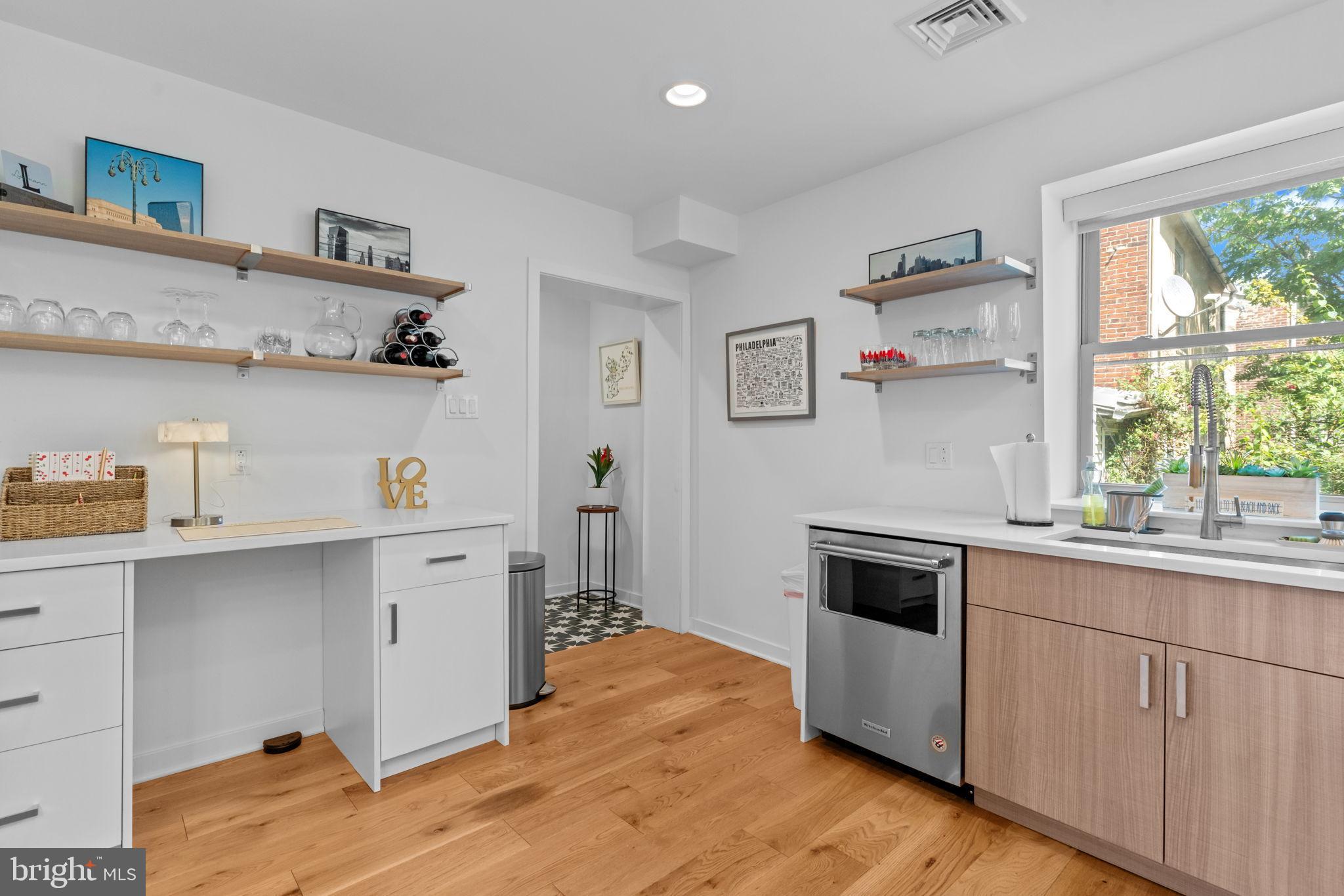 QUEEN VILLAGE - Residential