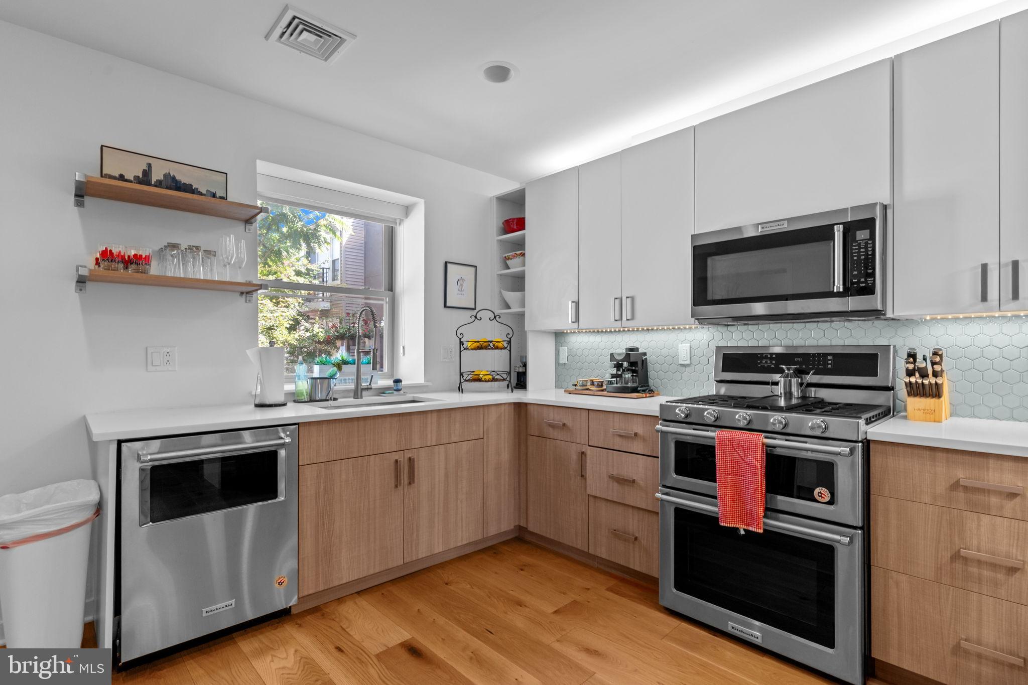 QUEEN VILLAGE - Residential