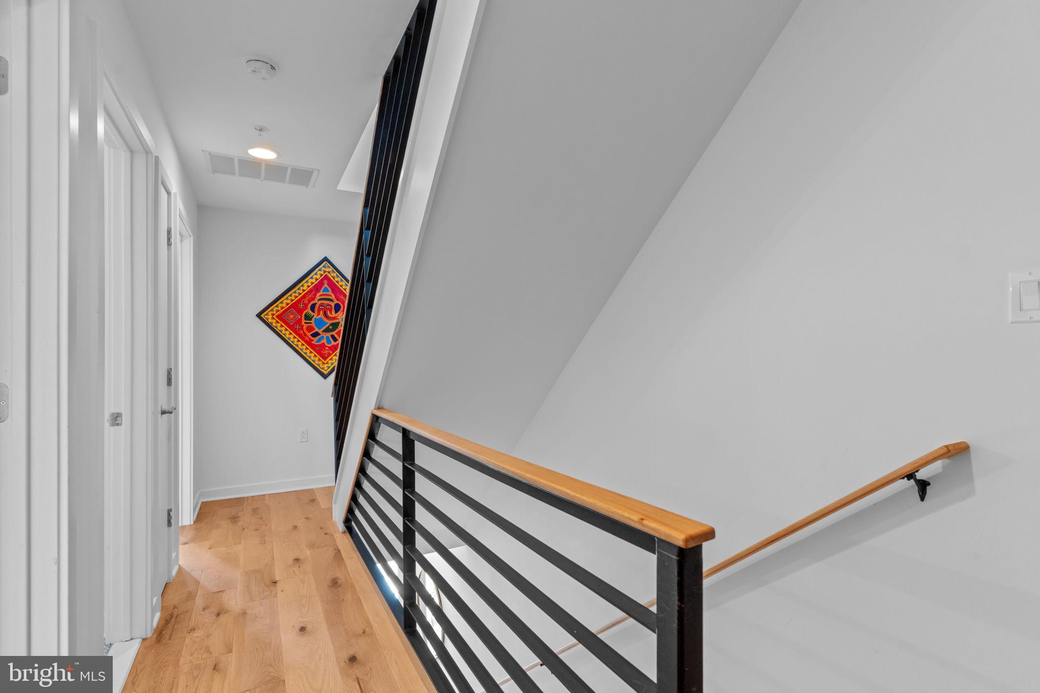 QUEEN VILLAGE - Residential