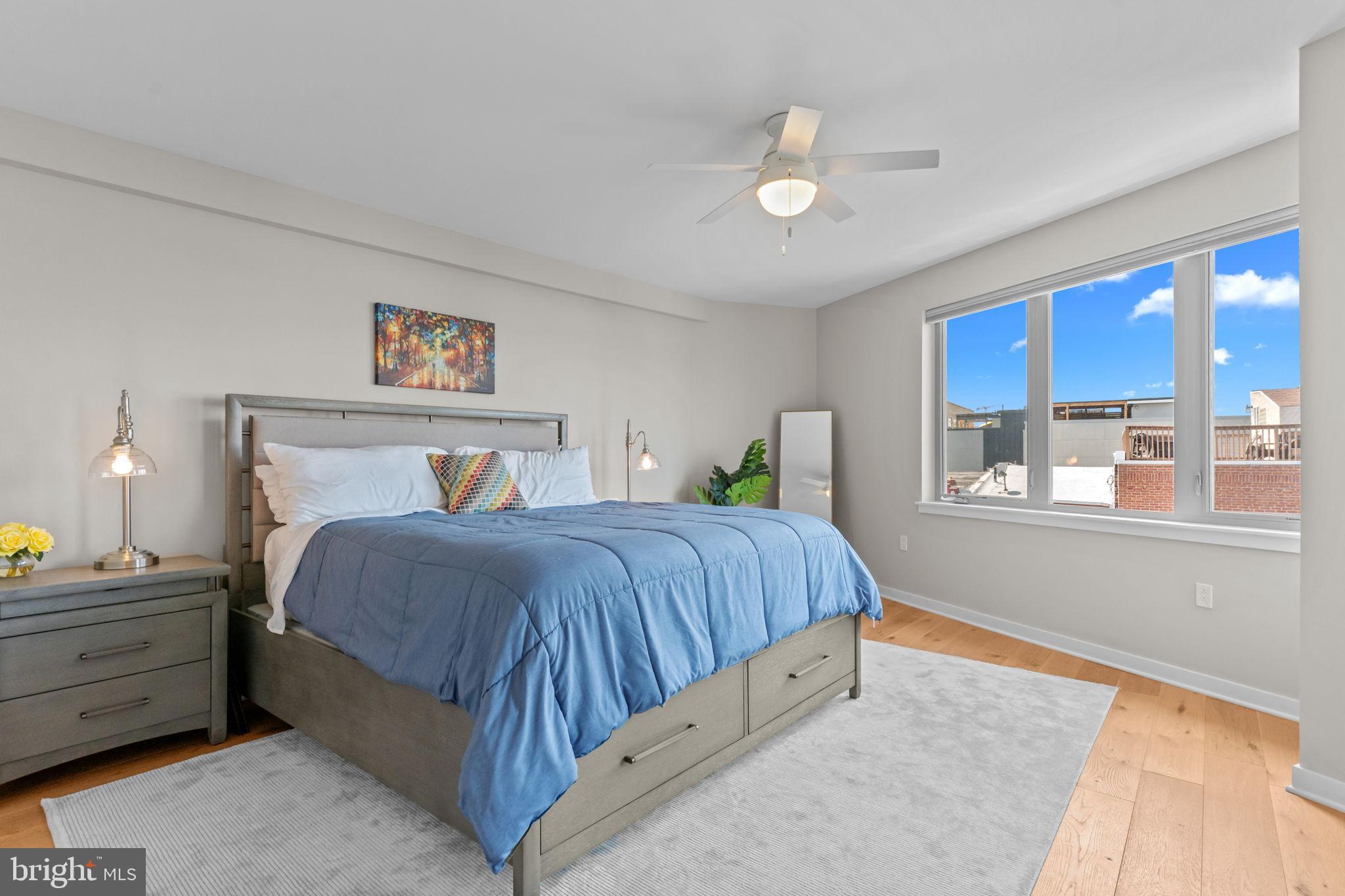 QUEEN VILLAGE - Residential