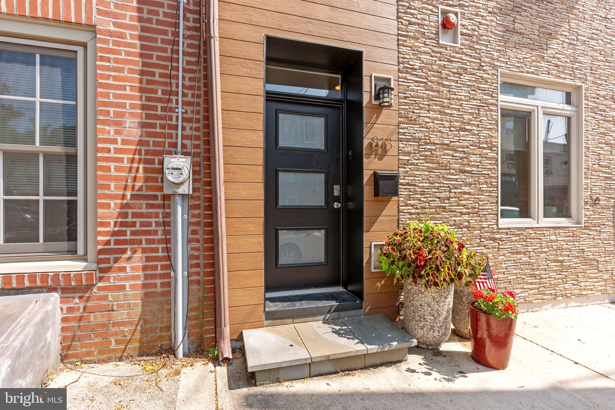 QUEEN VILLAGE - Residential