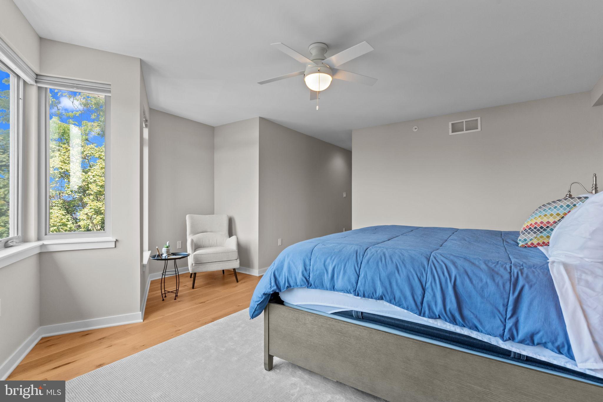 QUEEN VILLAGE - Residential