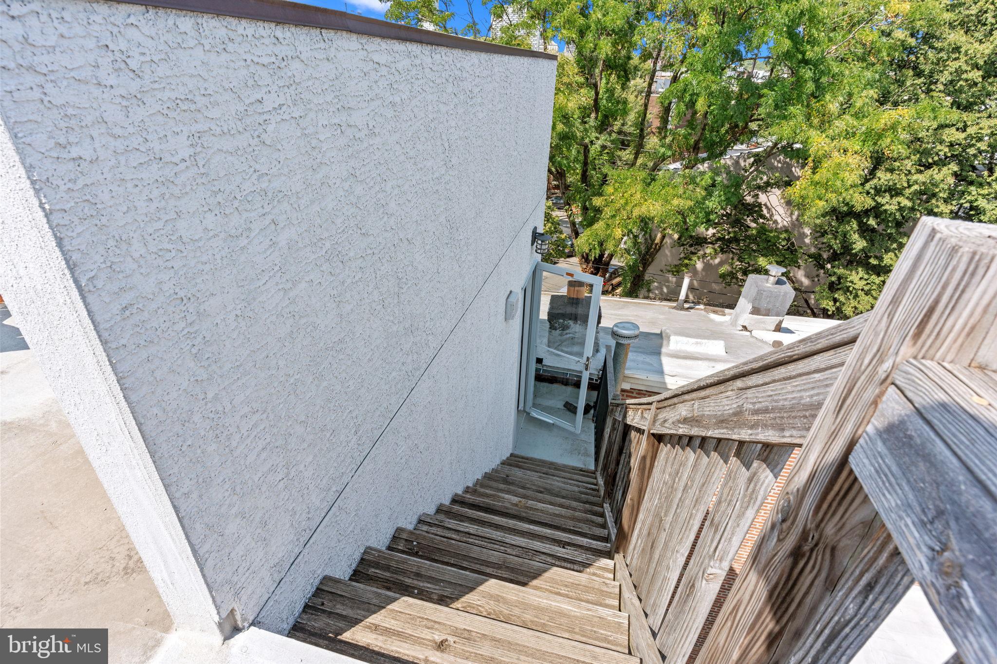 QUEEN VILLAGE - Residential