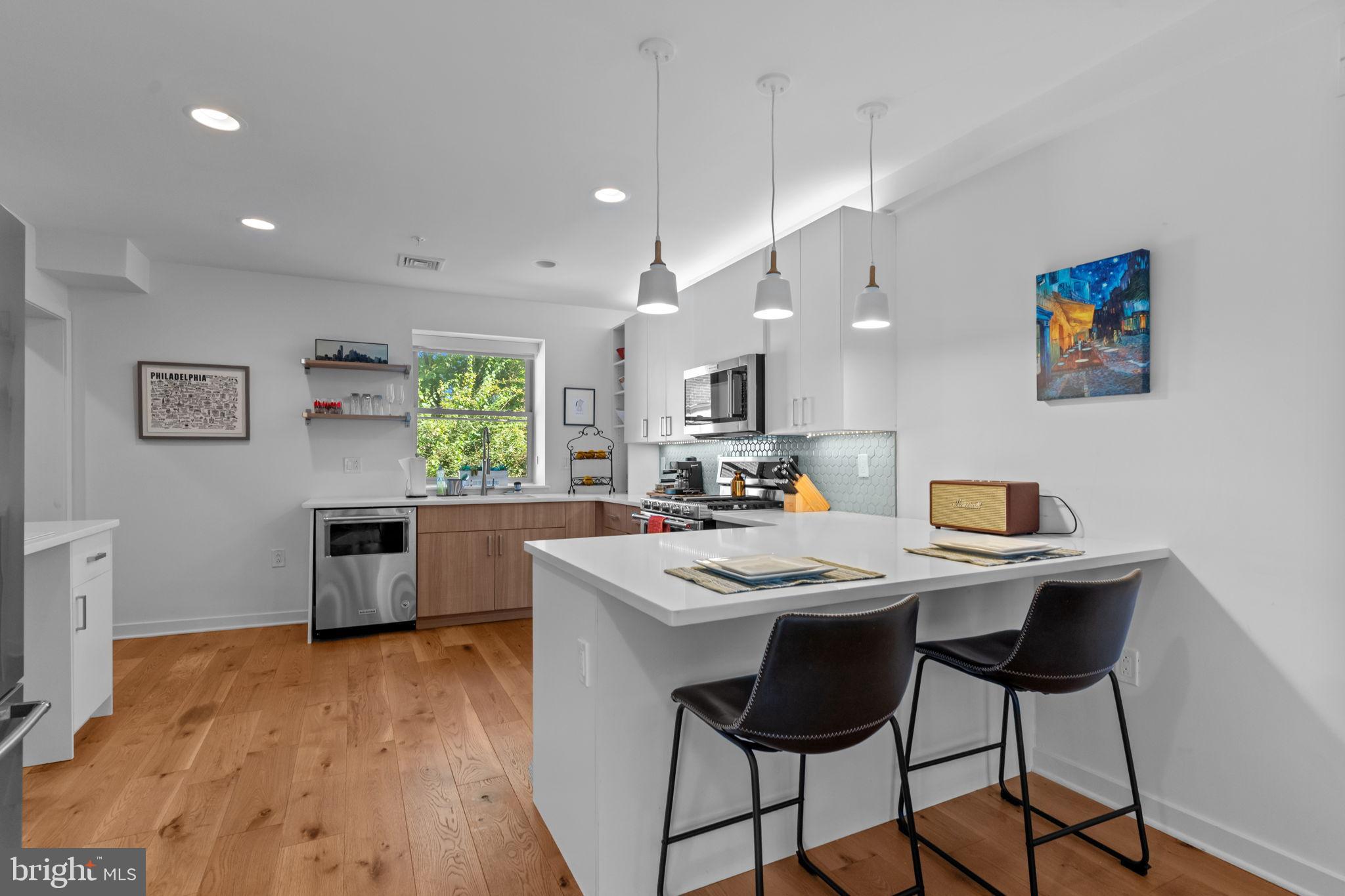 QUEEN VILLAGE - Residential