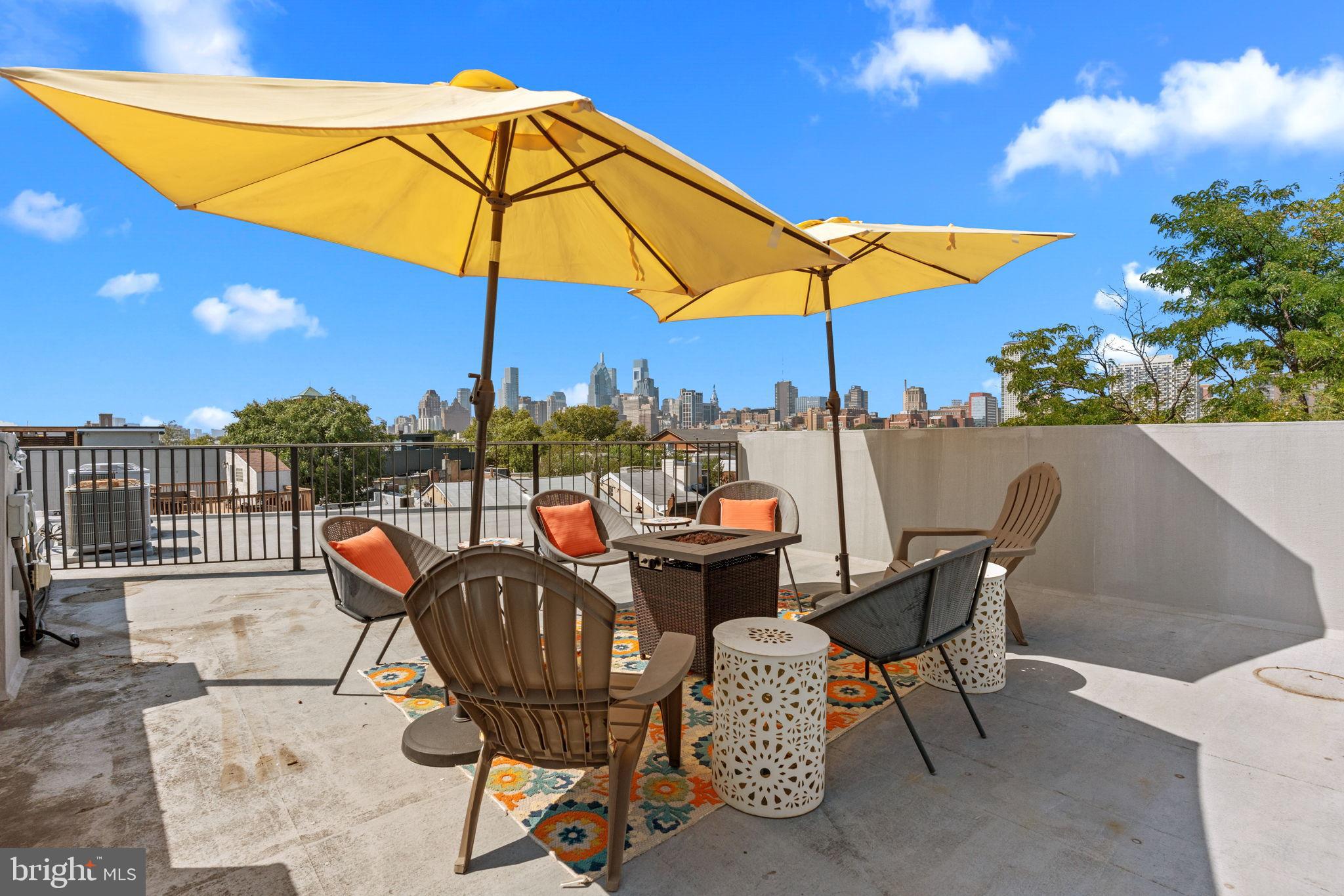 QUEEN VILLAGE - Residential