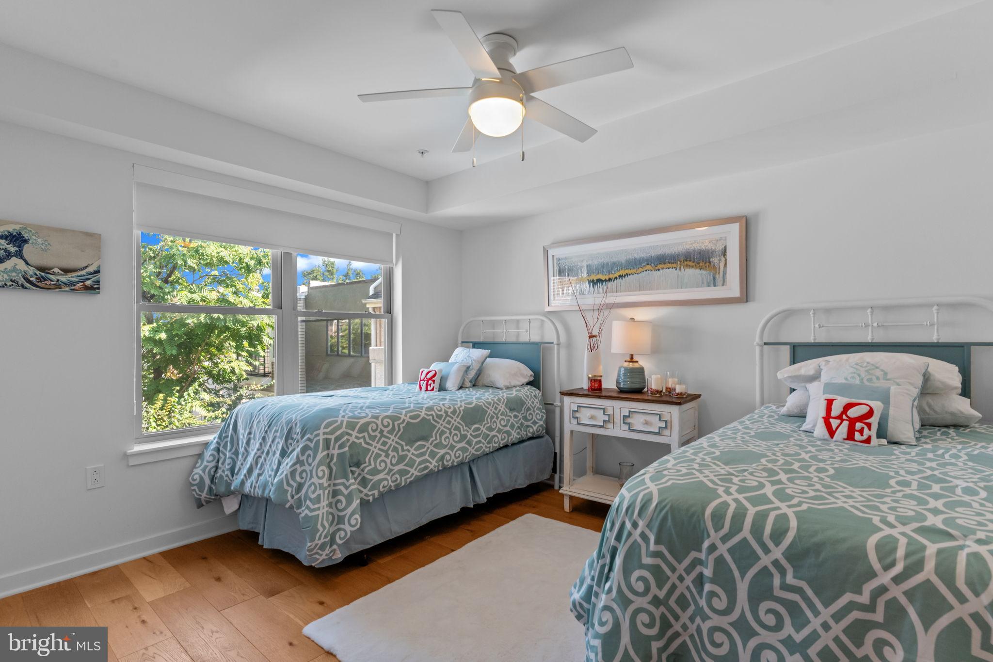 QUEEN VILLAGE - Residential