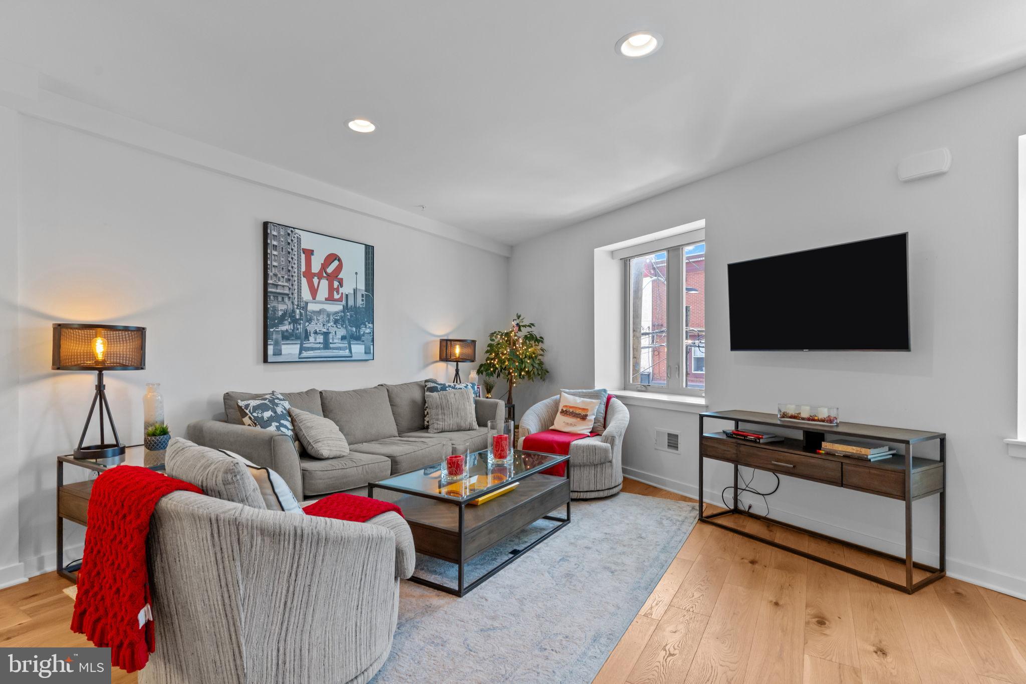 QUEEN VILLAGE - Residential