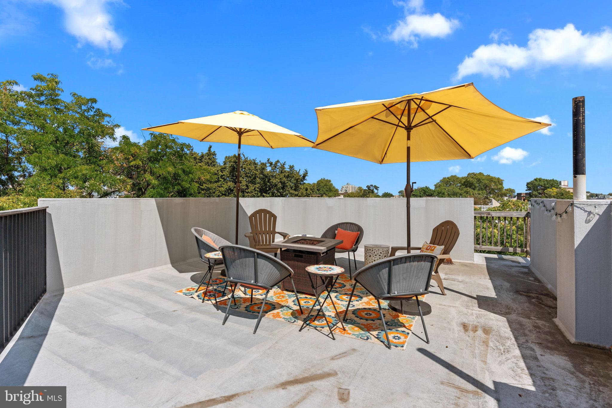 QUEEN VILLAGE - Residential