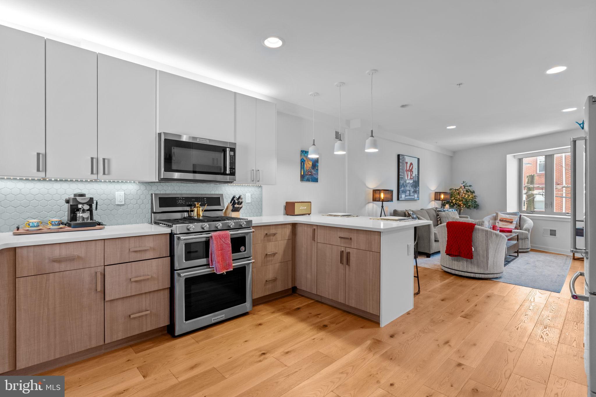 QUEEN VILLAGE - Residential