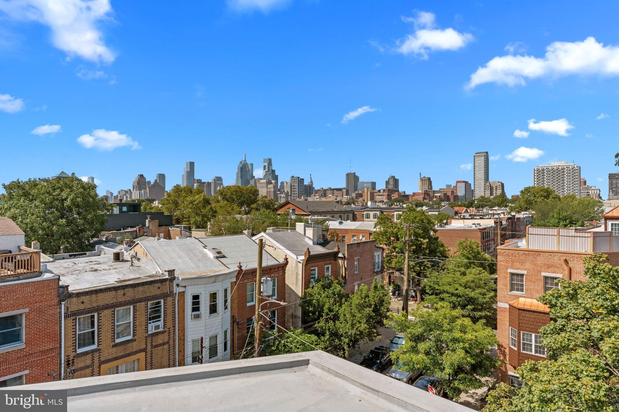 QUEEN VILLAGE - Residential