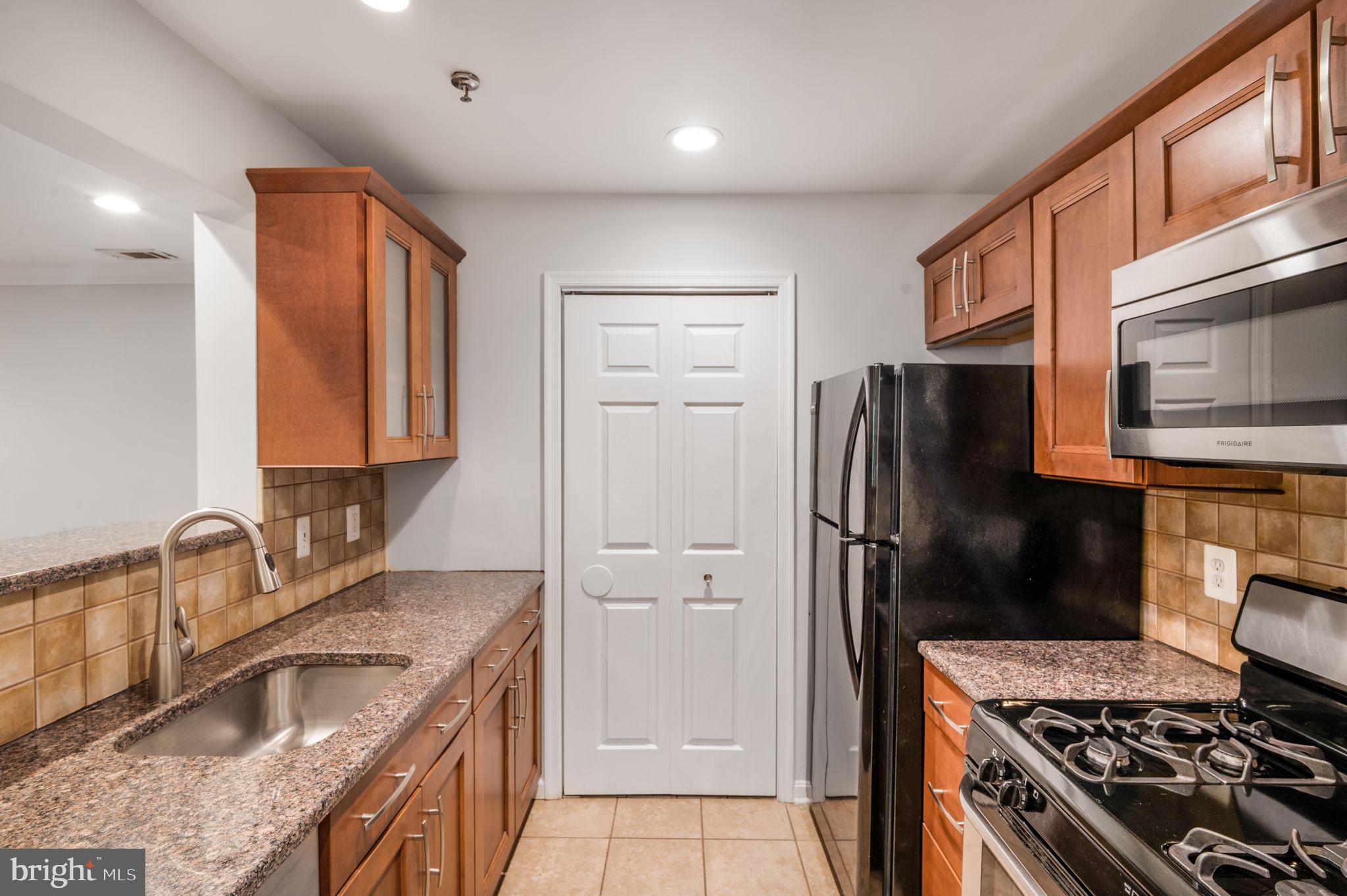 SAVOY PARK CONDOMINIUMS - Residential