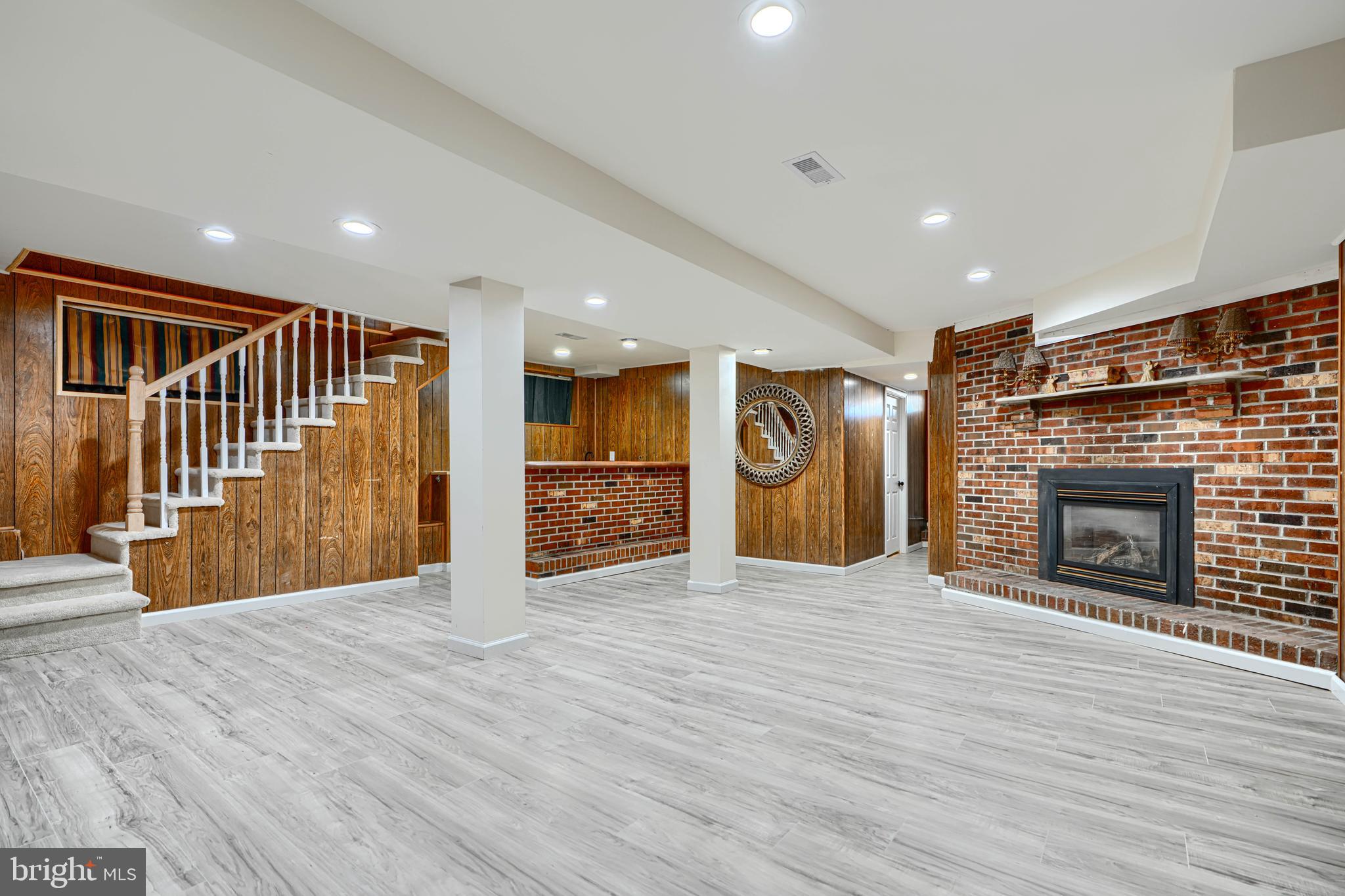MAYFIELD - Residential