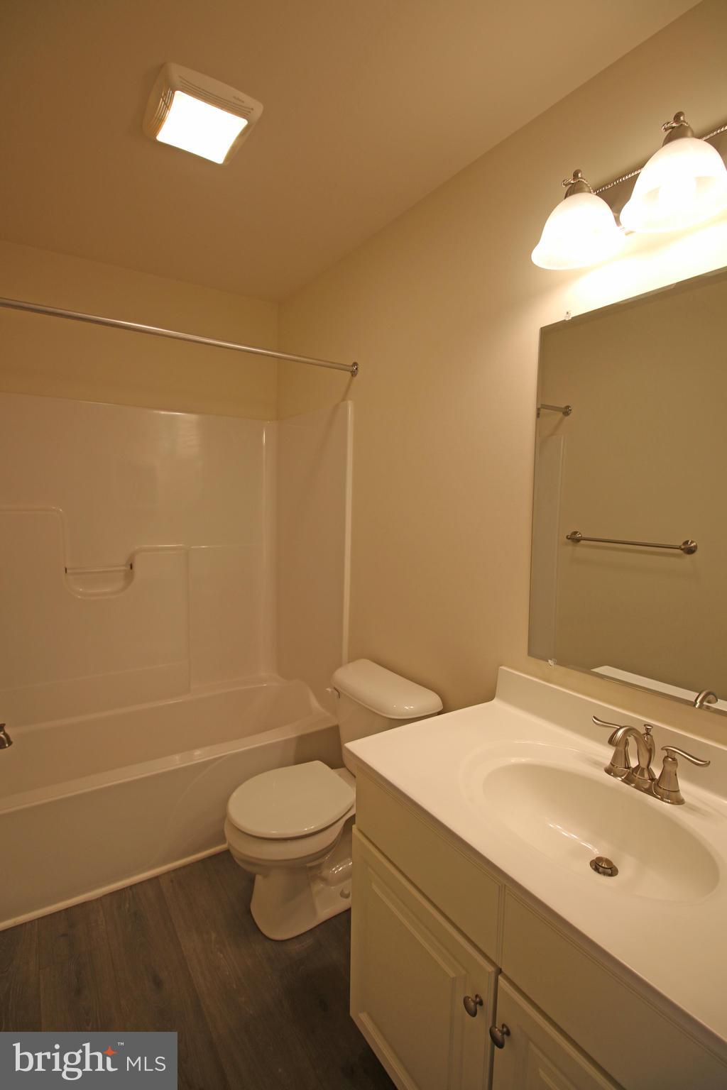 ADMIRALS QUAY - Residential Lease