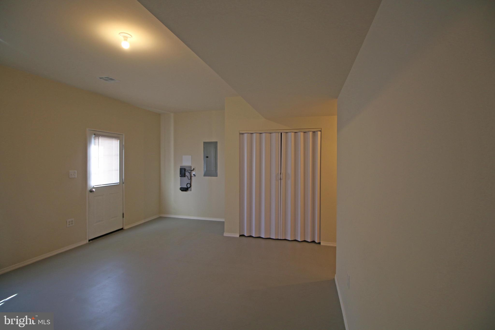 ADMIRALS QUAY - Residential Lease