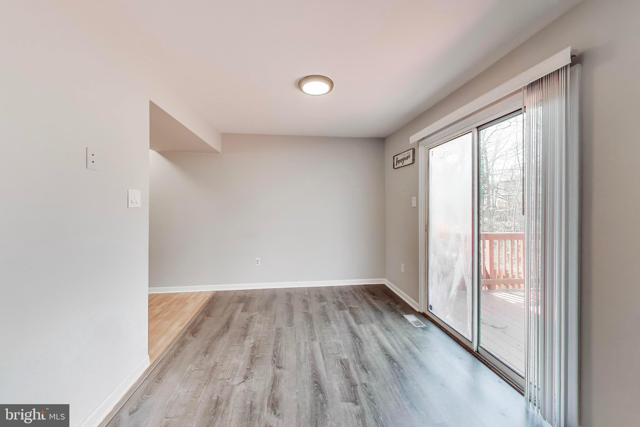 LAUREL LAKES - Residential