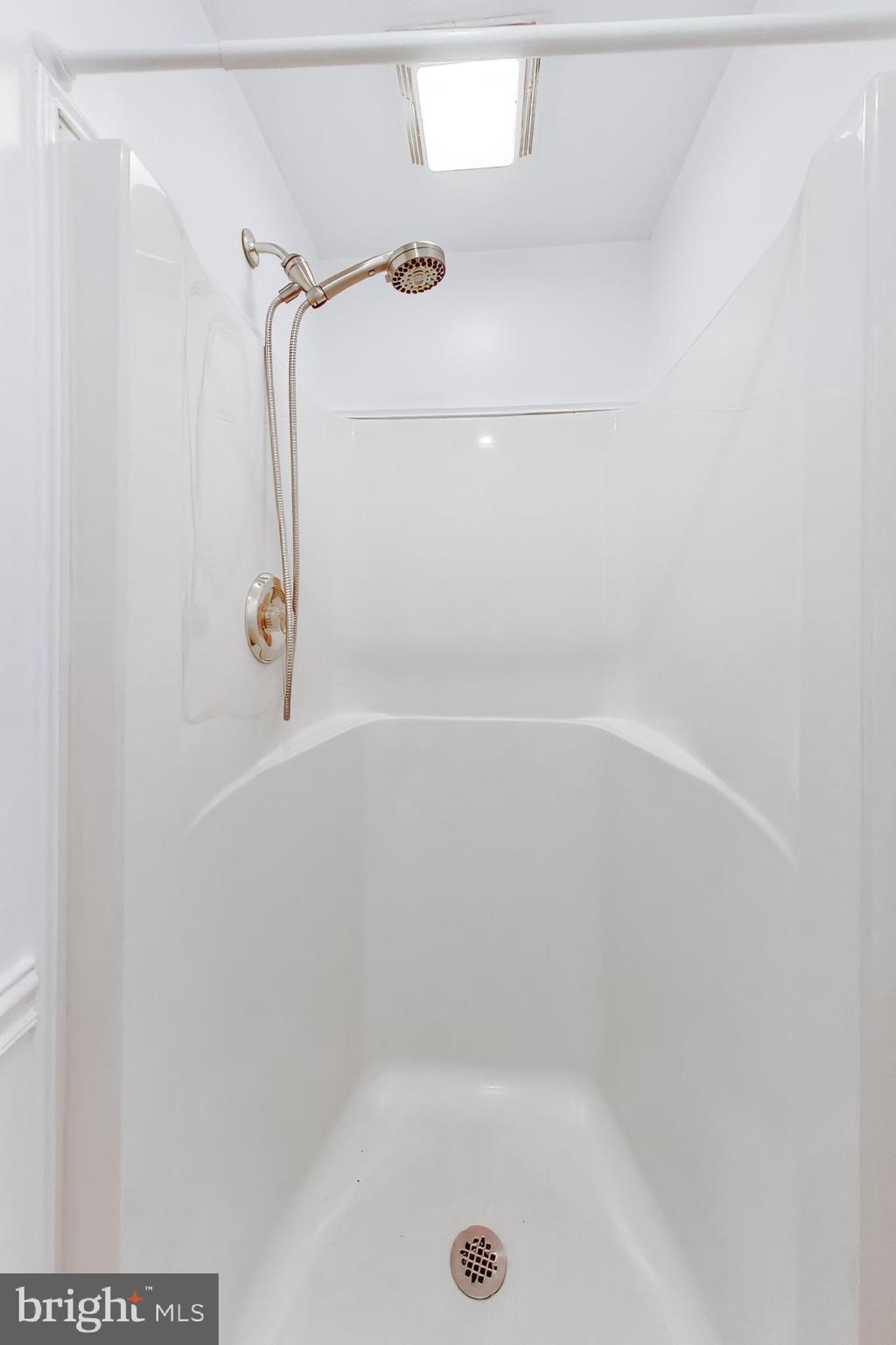 LAUREL LAKES - Residential