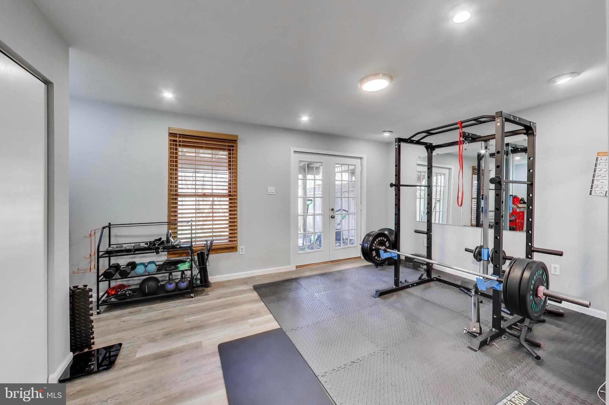 LAUREL LAKES - Residential