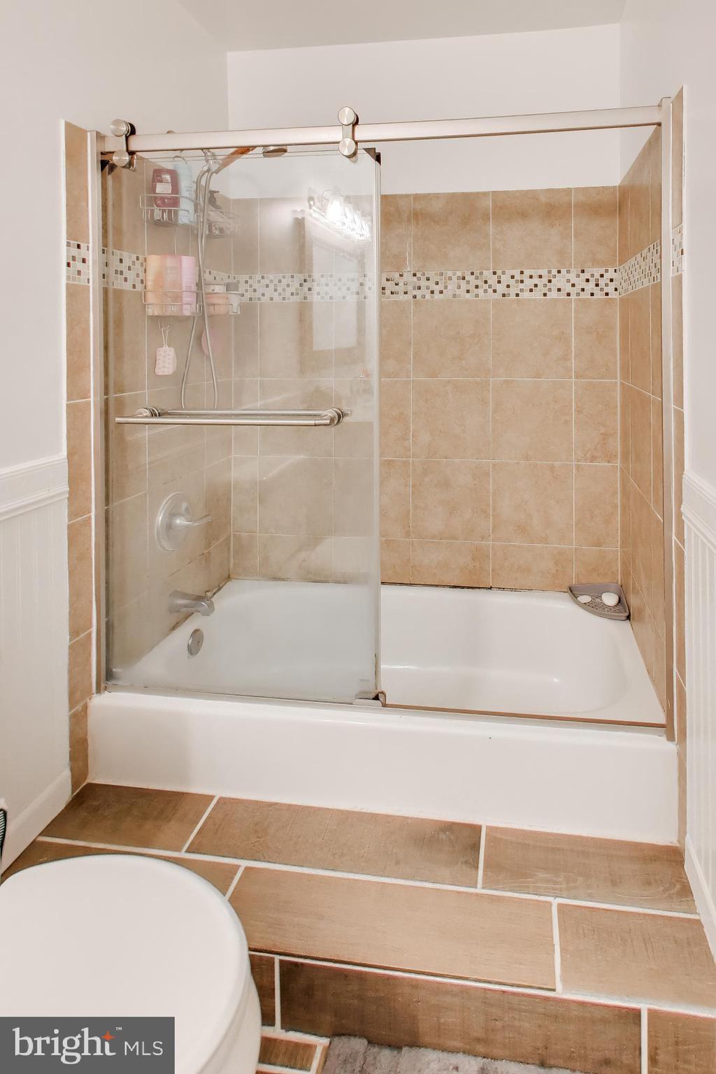 LAUREL LAKES - Residential