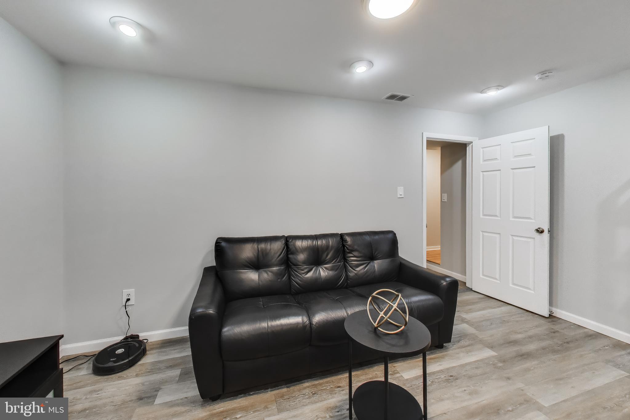 LAUREL LAKES - Residential