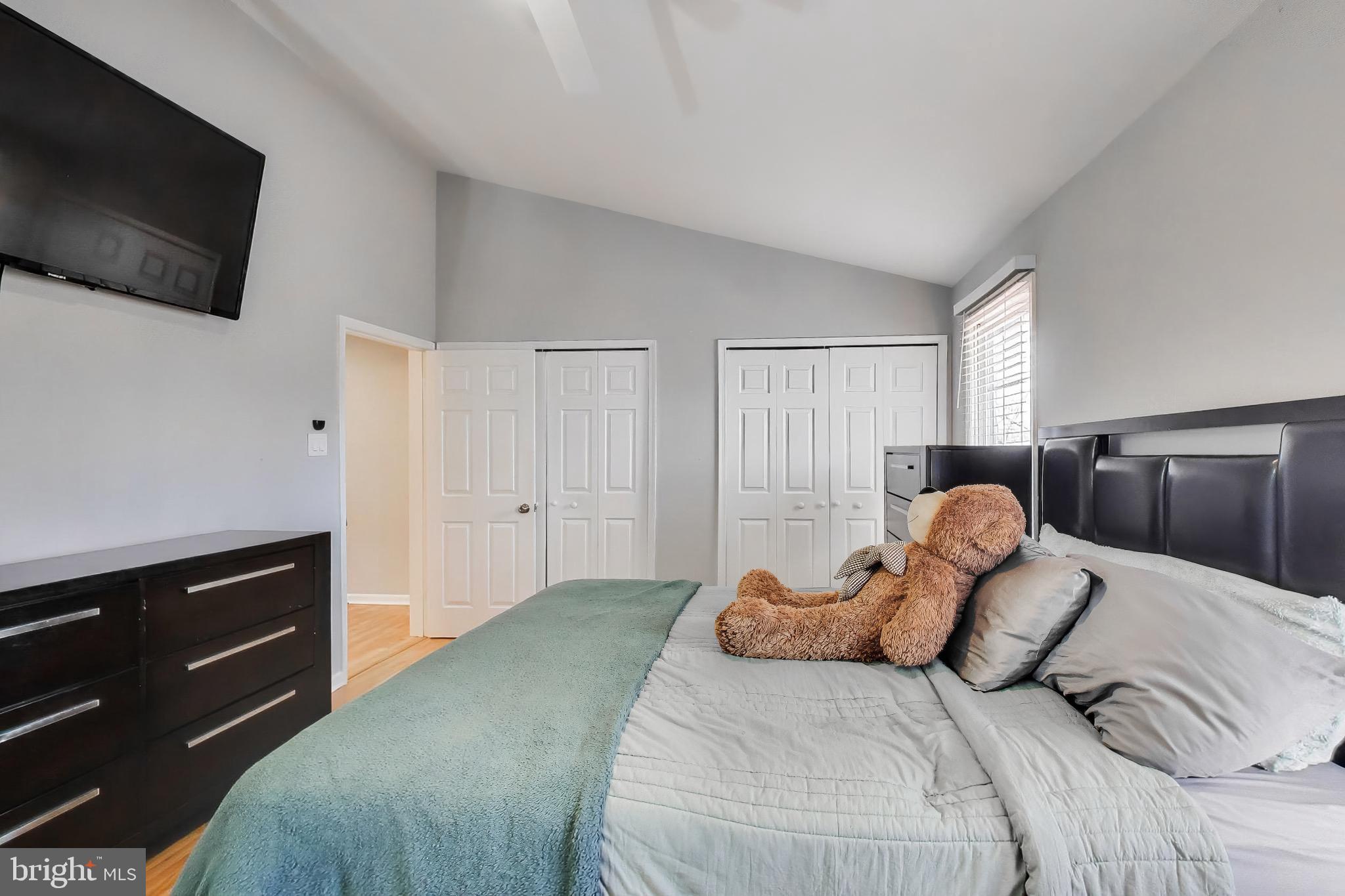 LAUREL LAKES - Residential